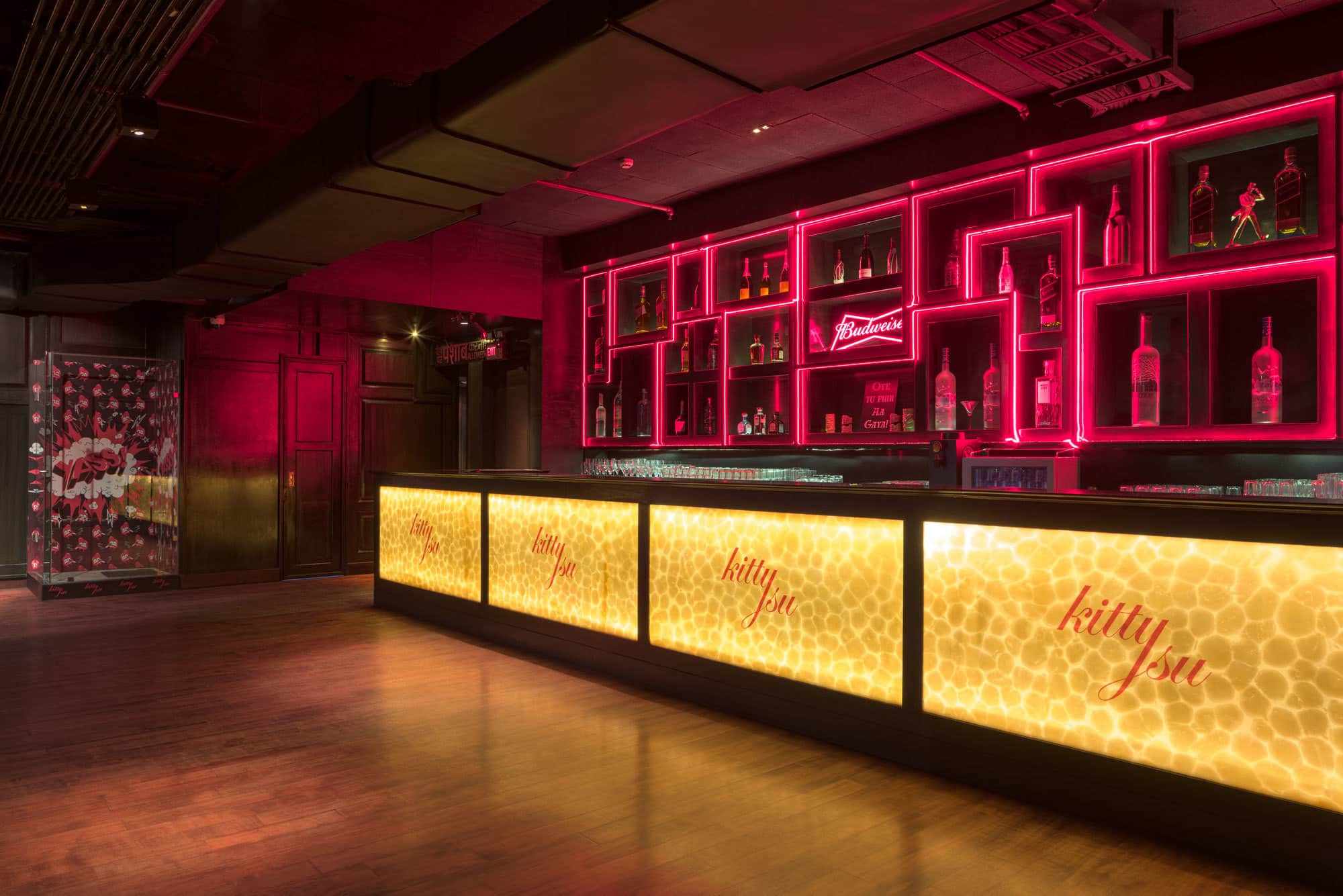 party bars, nightlife, fun bars for groups, night spots, late night bars, night clubs, dance clubs, party clubs near me, nightlife near me - Kitty Su - The Lalit Mumbai - img2