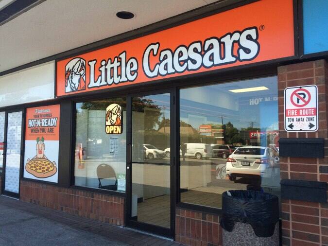 little caesars dubuque phone number