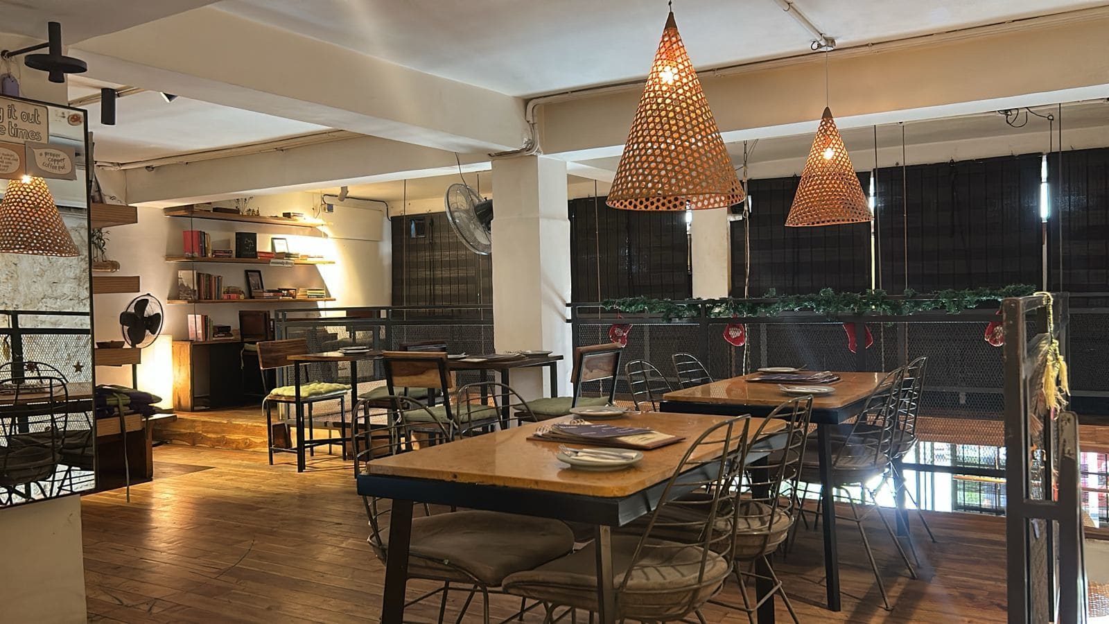 pet friendly places, pet friendly cafes, pet friendly dining, dog friendly restaurants, dog friendly cafes - Greenr Cafe - img1