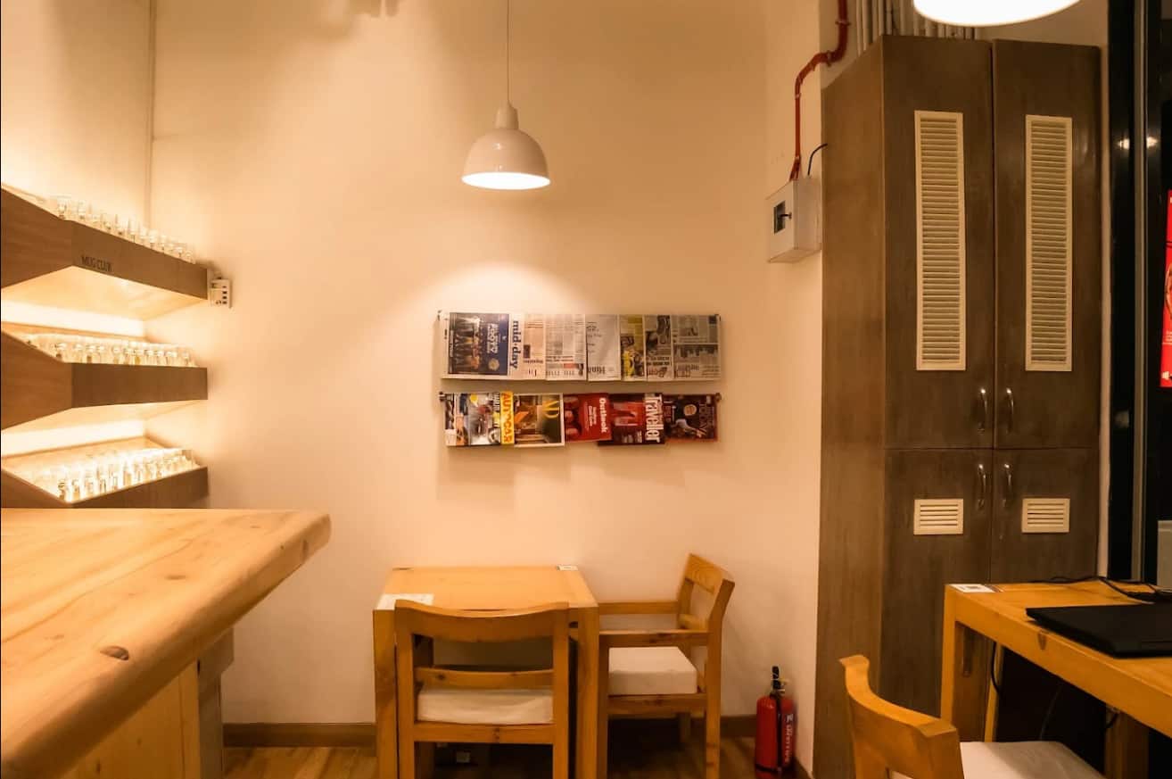 gastropubs, gastro pubs, pubs, resto bars, bar restaurants, craft beer bars, cocktail bars, breweries, brewpubs, casual dining bars - Doolally Taproom - img4
