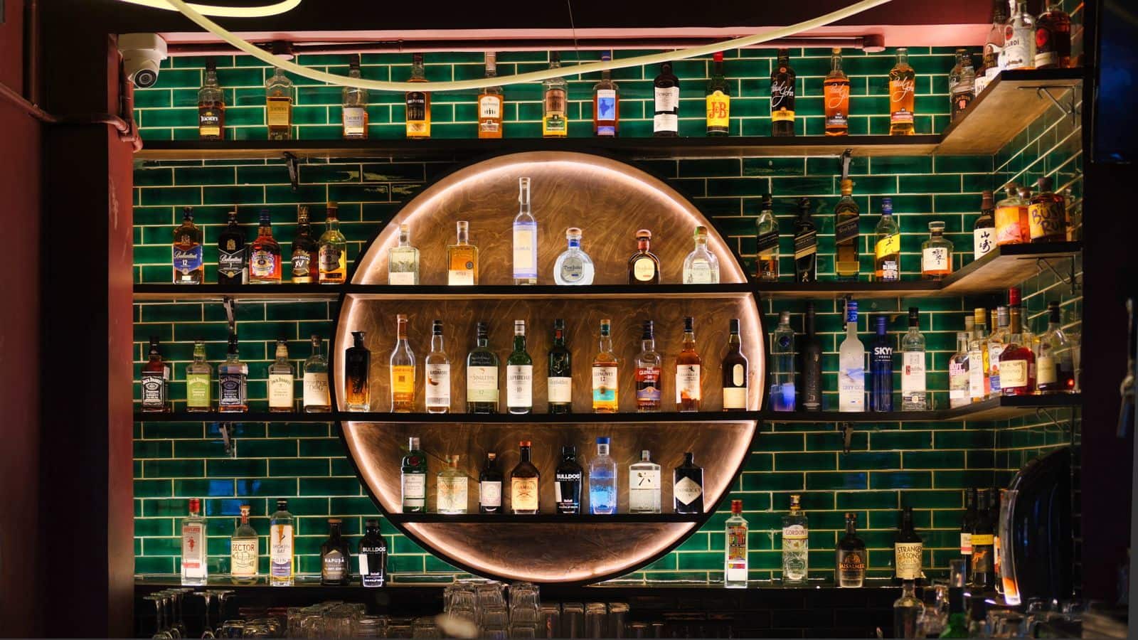 ladies night, ladies night out, girls night out, girls night, ladies night bars, cocktail bars, pubs, nightlife, party places, clubs - Swig - img2