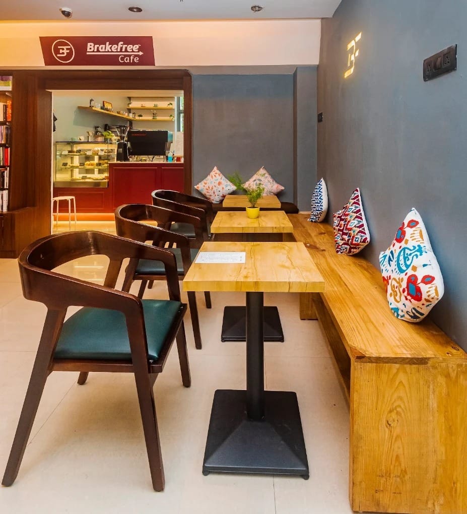 book cafes, book cafe, reading cafes, literary cafes, library cafes, quiet cafes, study cafes, coffee shops, reading spaces, cafes for readers - Brakefree Cafe - img1