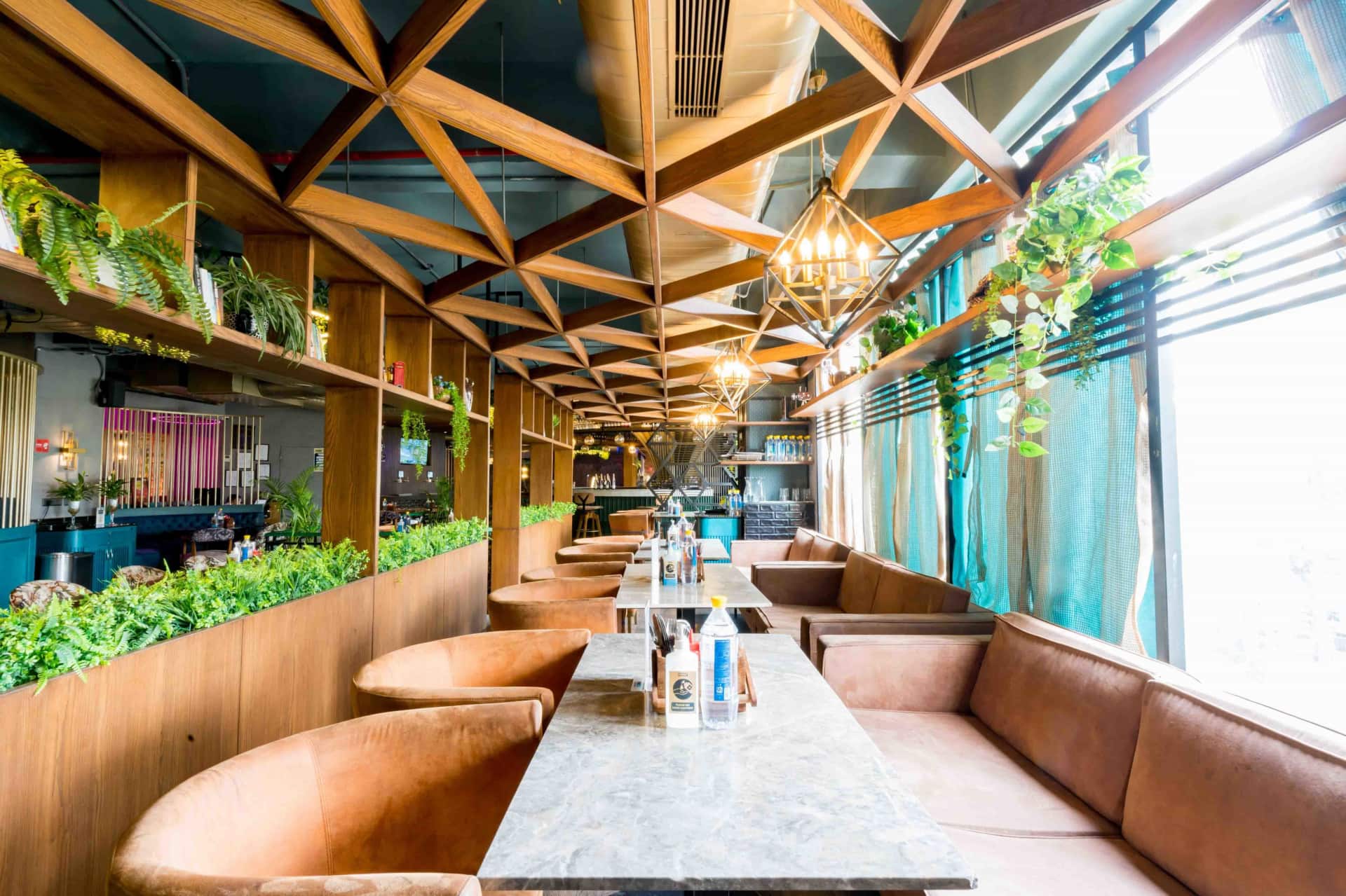 party places, party restaurants, nightlife, pubs, nightclubs, party bars, lounges, live music bars, rooftop bars - Mashup Cafe & Bar - img1