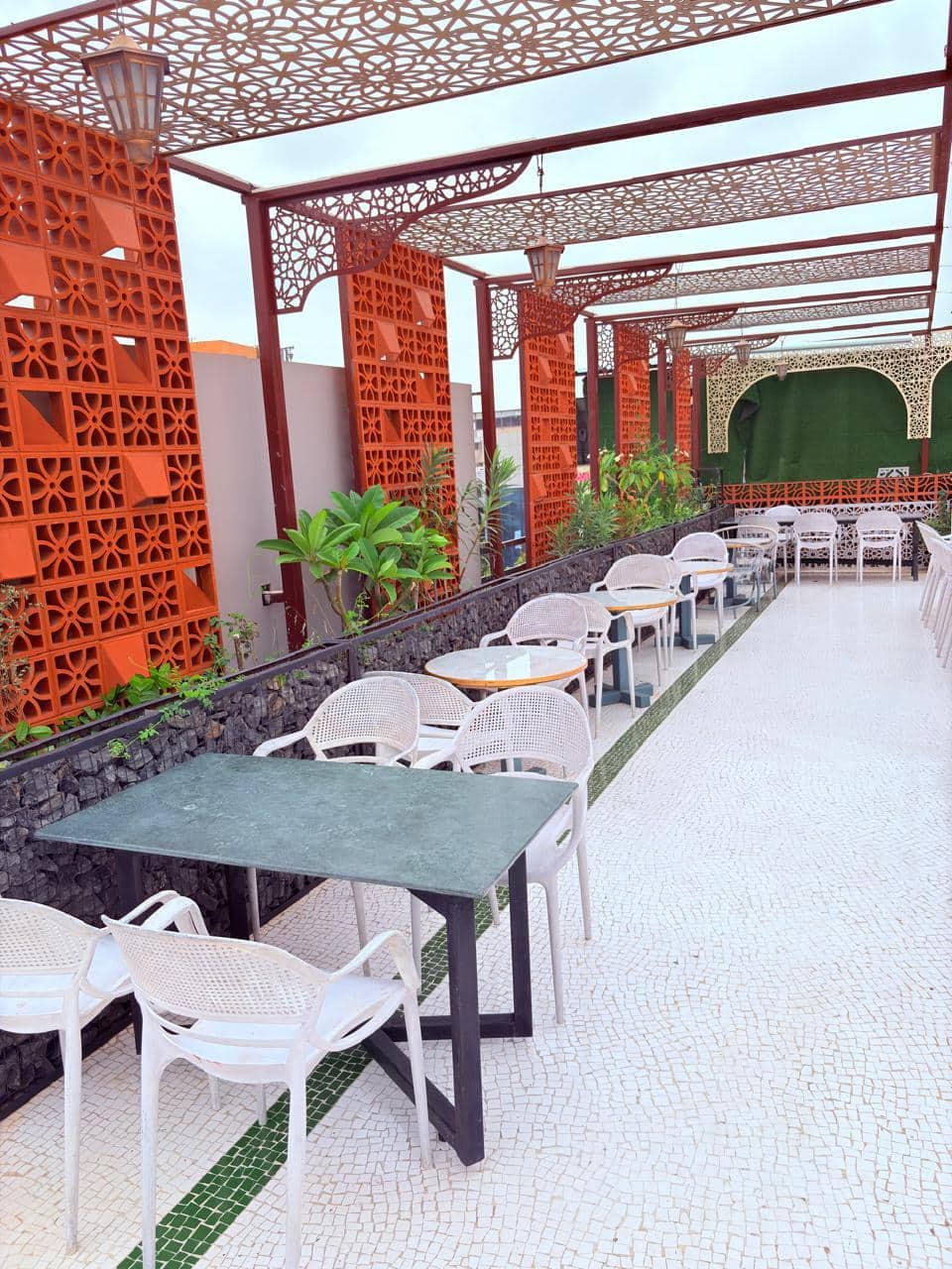 24 hour dining, 24 hour restaurants, late night restaurants, all day dining, breakfast spots, lunch restaurants, dinner restaurants - Tent Rooftop Restaurant - img1