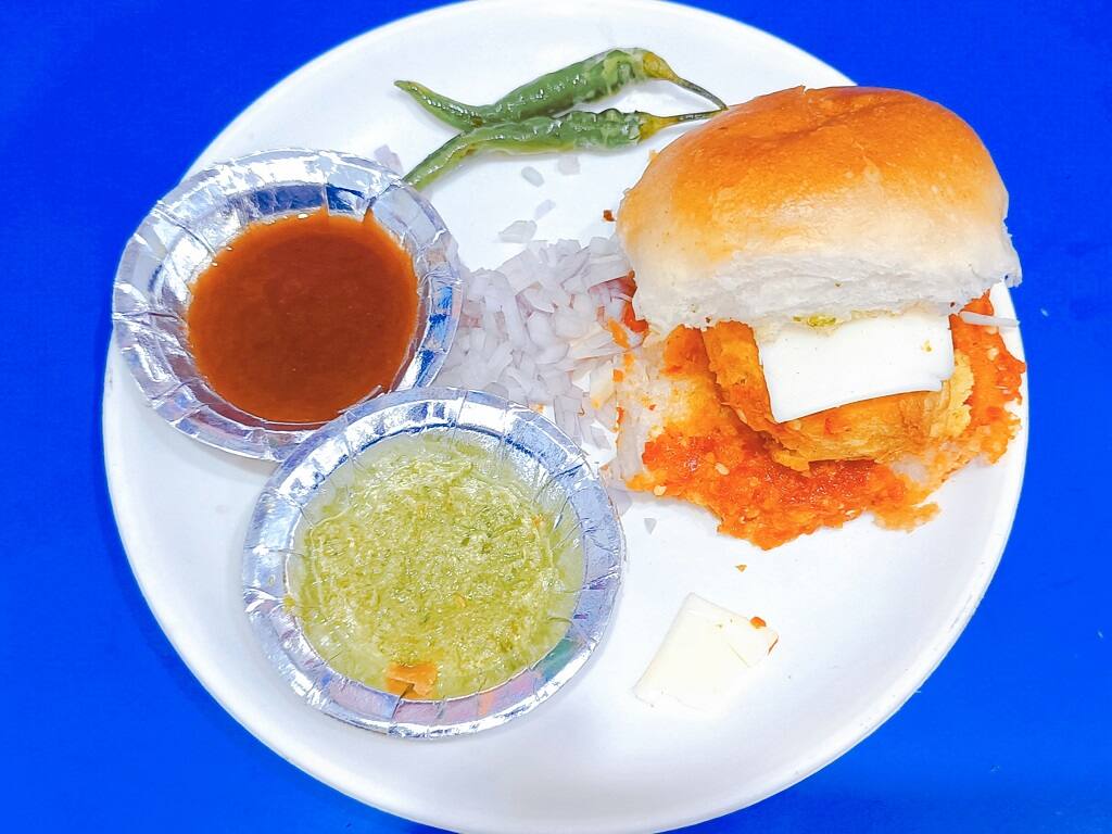 Dwarkadhish Nasta Centre, Vapi Locality order online Zomato