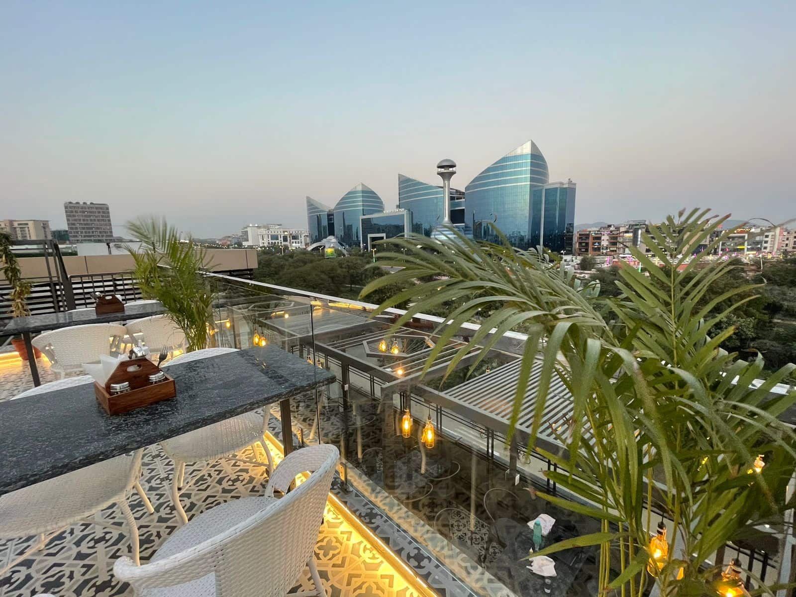 Rozë Town Rooftop Cafe & Kitchen, Malviya Nagar, Jaipur Zomato