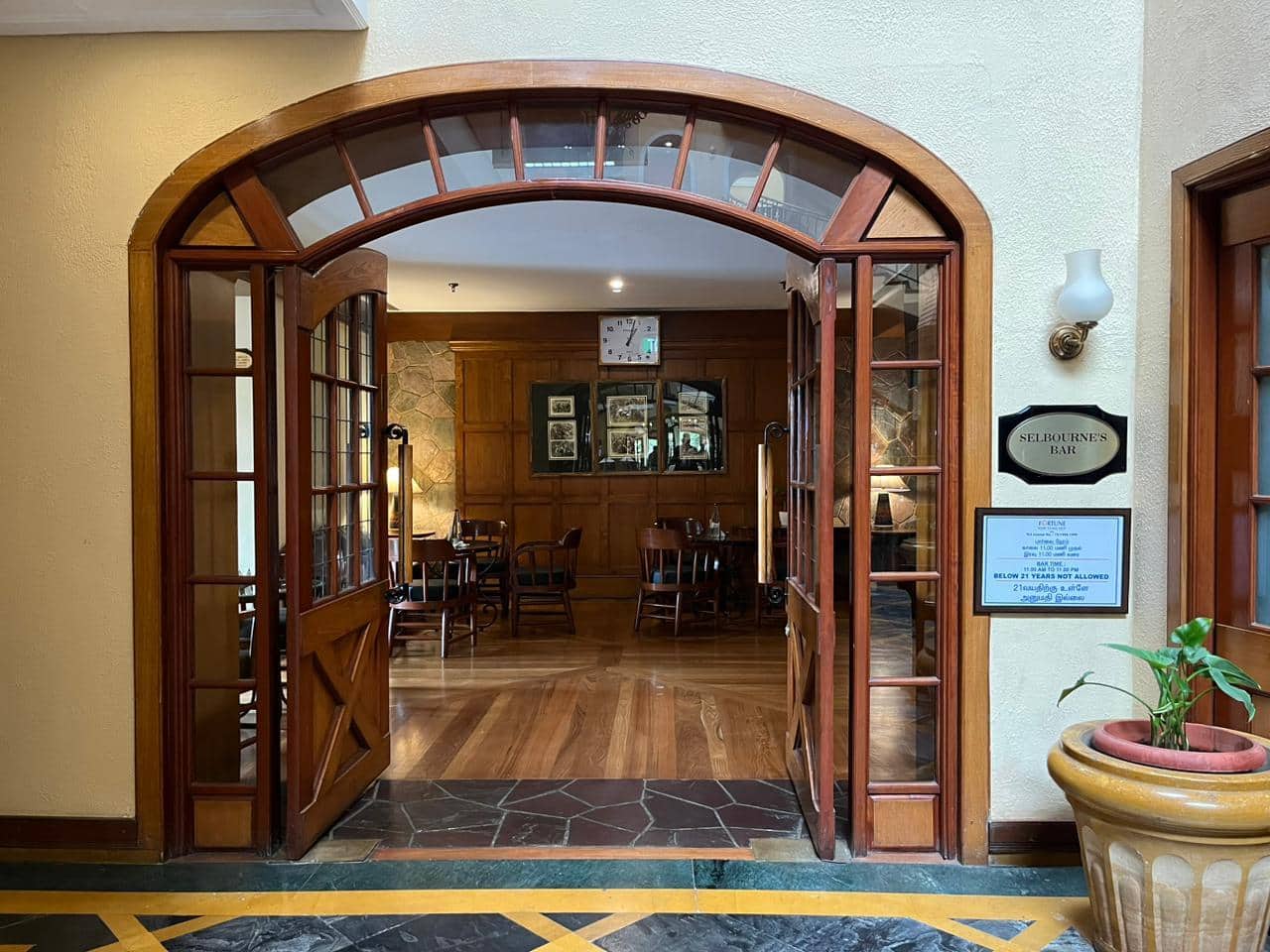 Selbournes Bar- Fortune Resort Sullivan Court