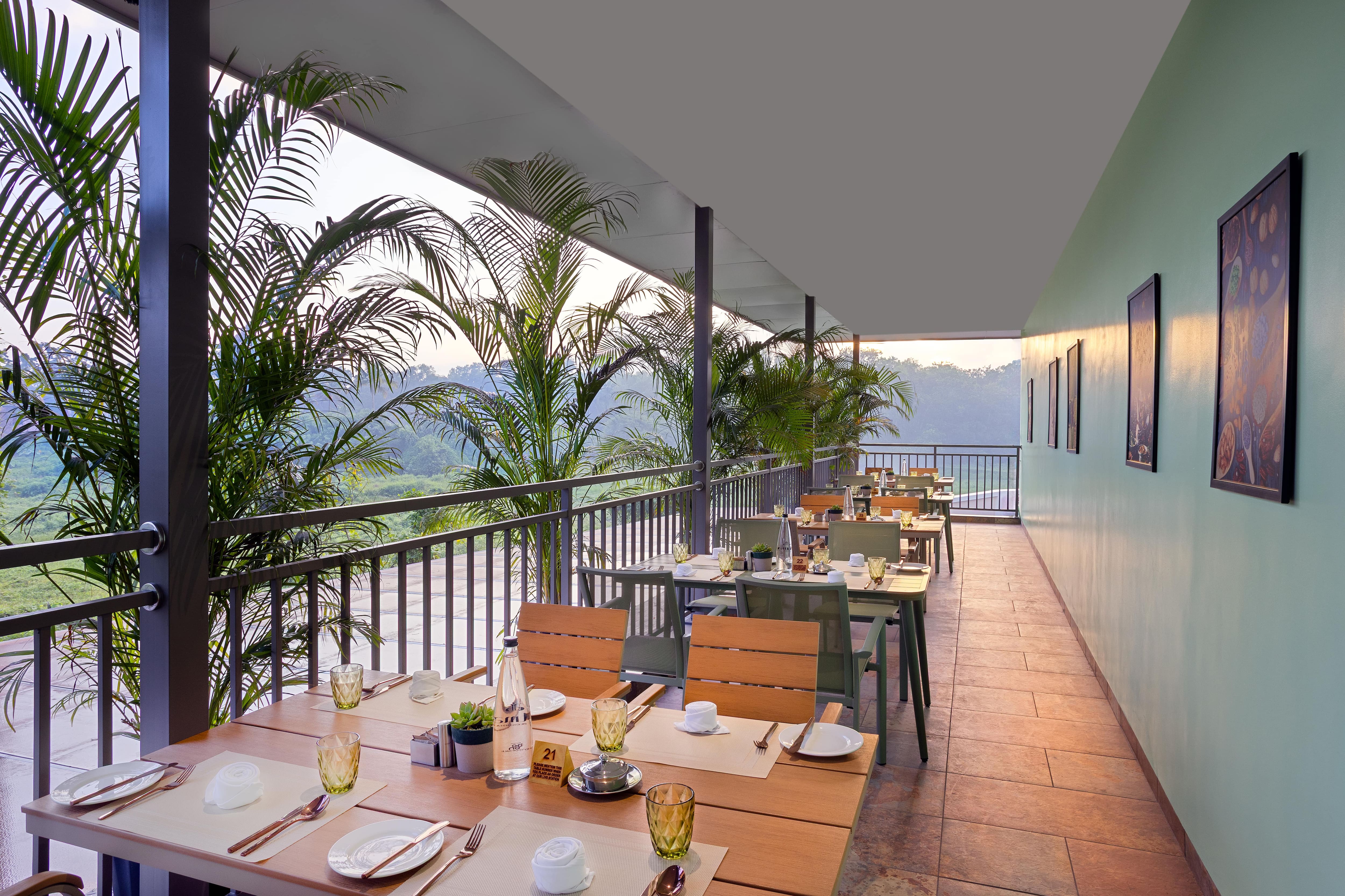 Palaaram, gokul ootupura, Onam Sadya, payasam, sambar, banana chips, pulissery, thoran, banana leaf sadhya - Zodiac - All Day Dining - Fortune Airport Road Kochi Member ITC Hotel's Group - img4