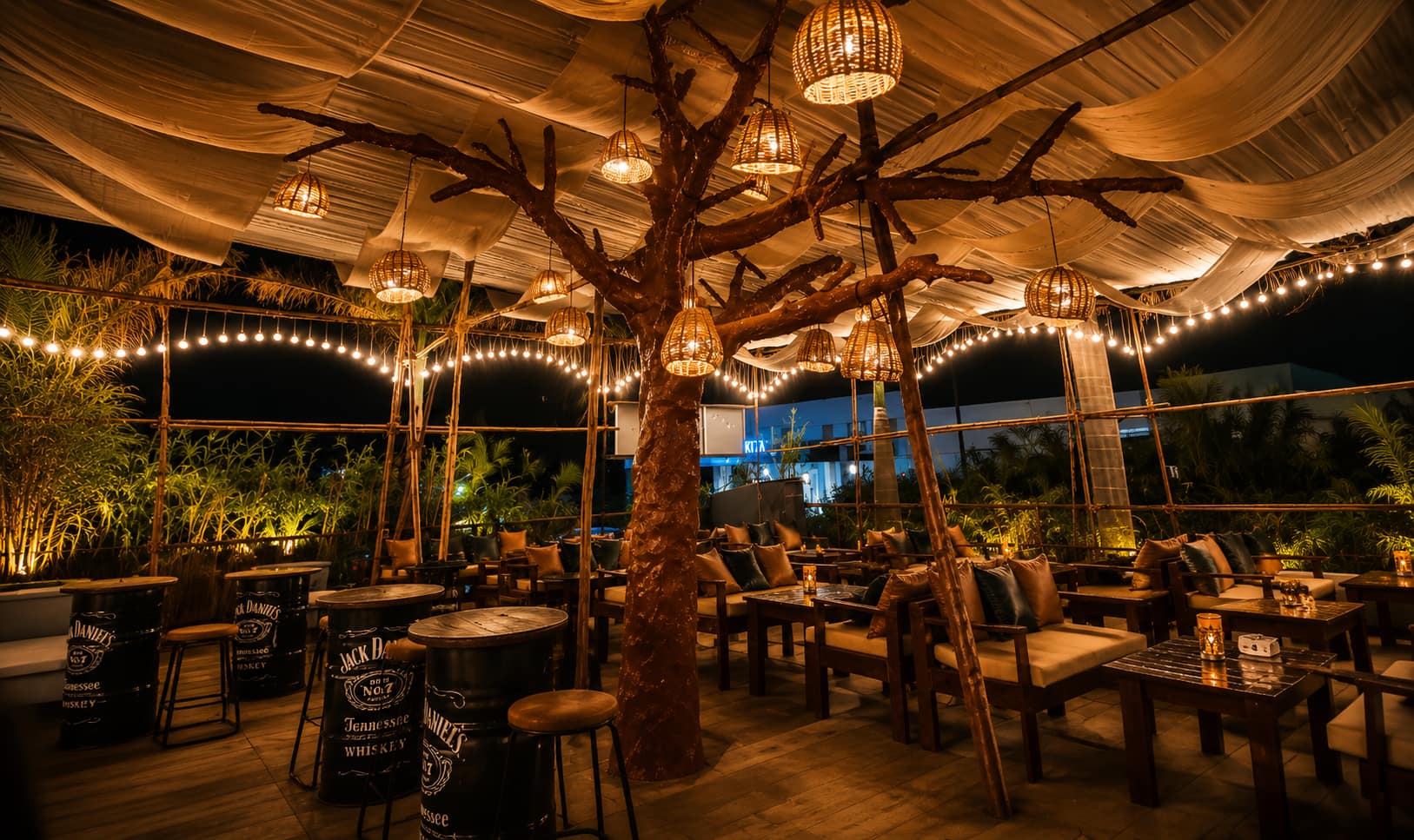 Aquuora Bar & Eatery image