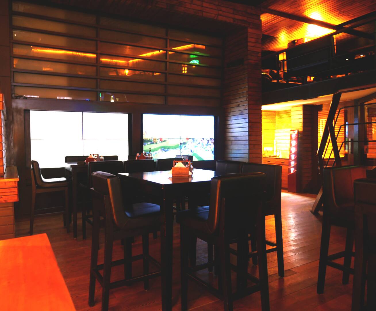 Manhattan Bar Brewery Global Foyer Mall Golf Course Road