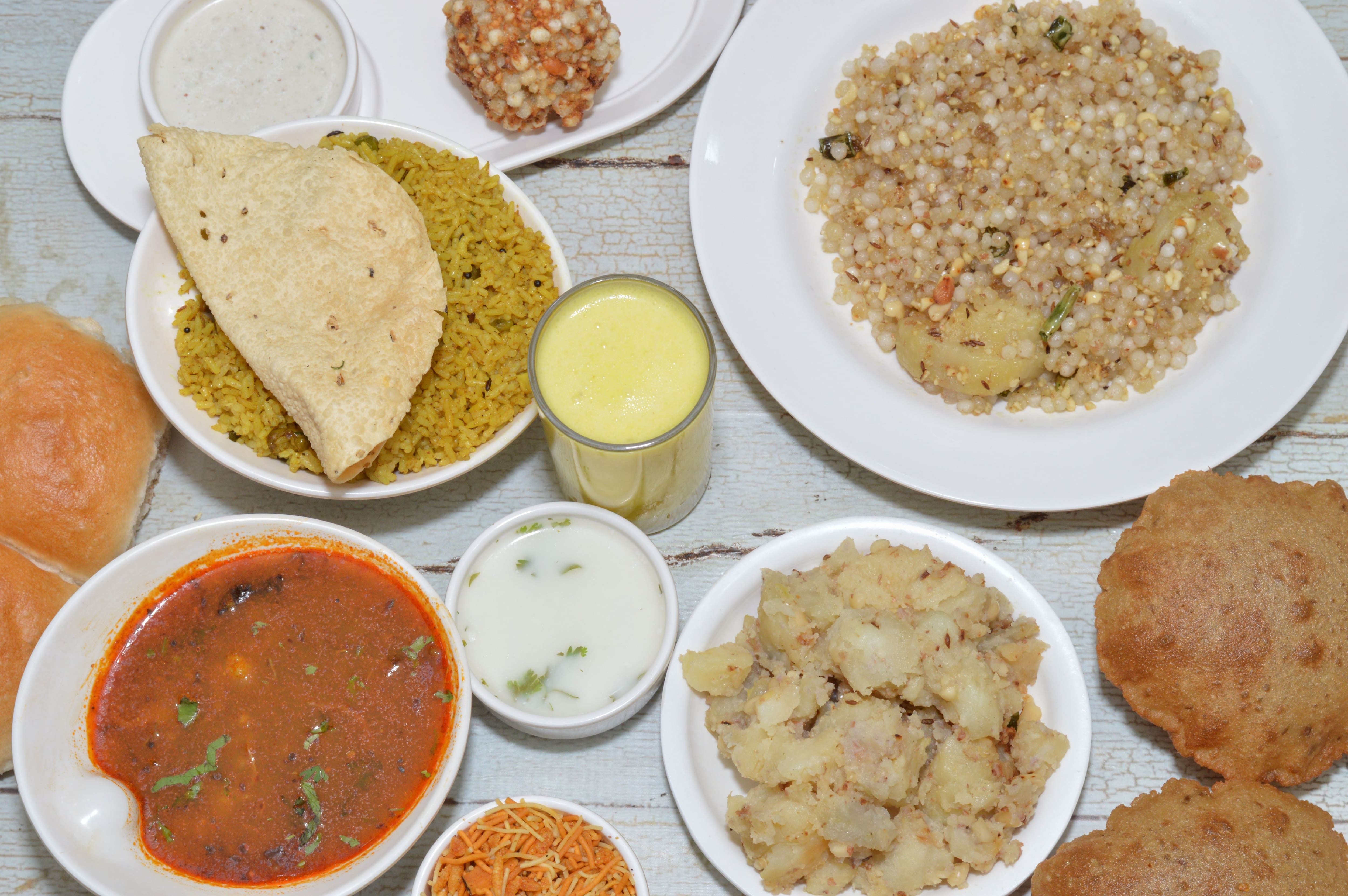 misal pav, puran poli, mutton thali, maharashtrian thali, kolhapuri thali - Girgaon Katta - img3