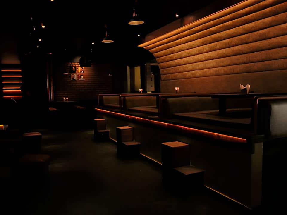 resto bars, bars, pubs, bar and restaurant, cocktail bars - Vapour Pub & Restaurant - img3