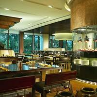 Hasil gambar untuk gambar tempat kuliner hotel shangrila