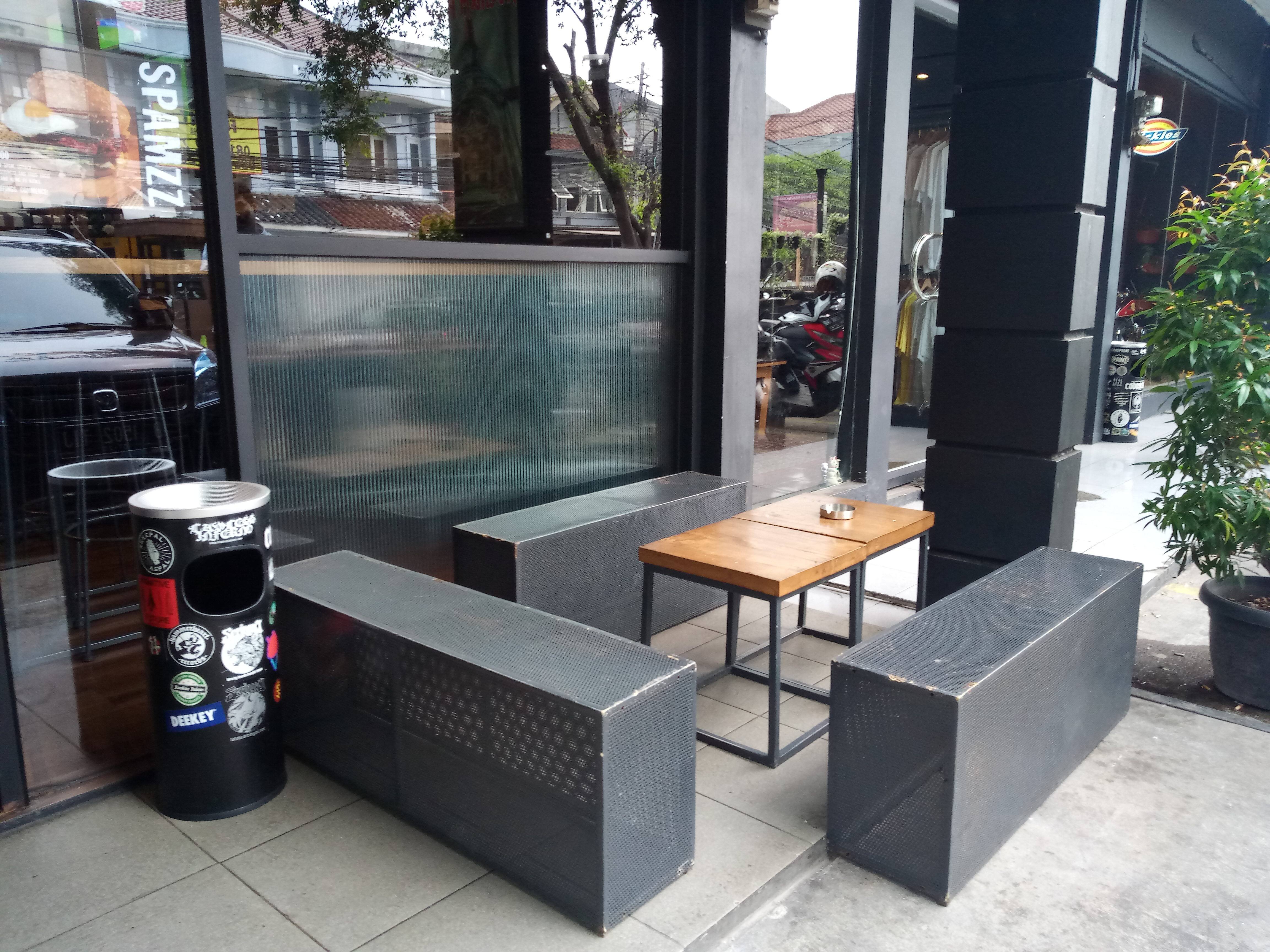 Lawless Burgerbar Kemang Jakarta Zomato Indonesia