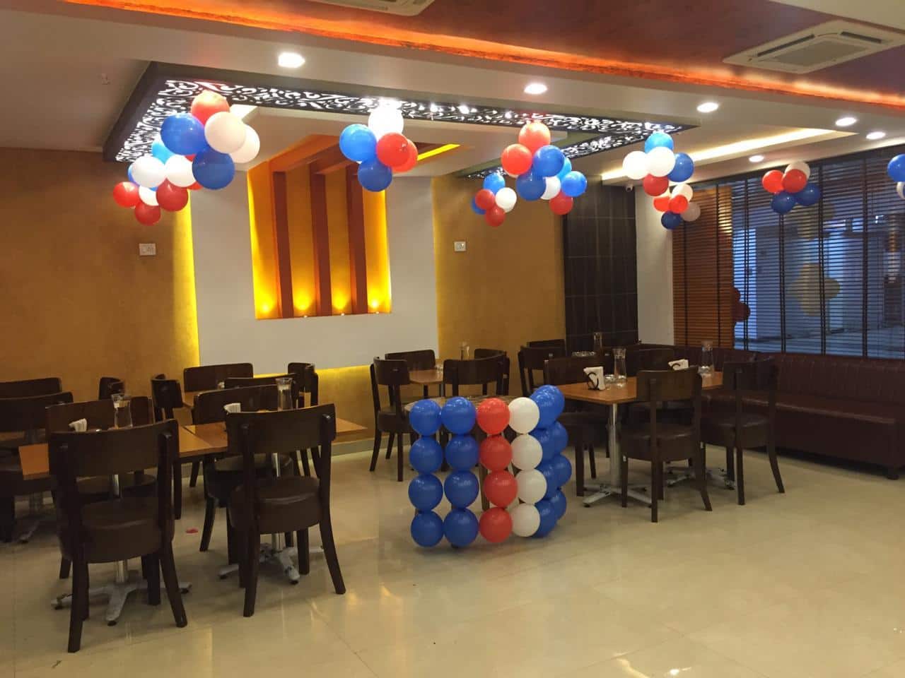 Hut K Lounge image