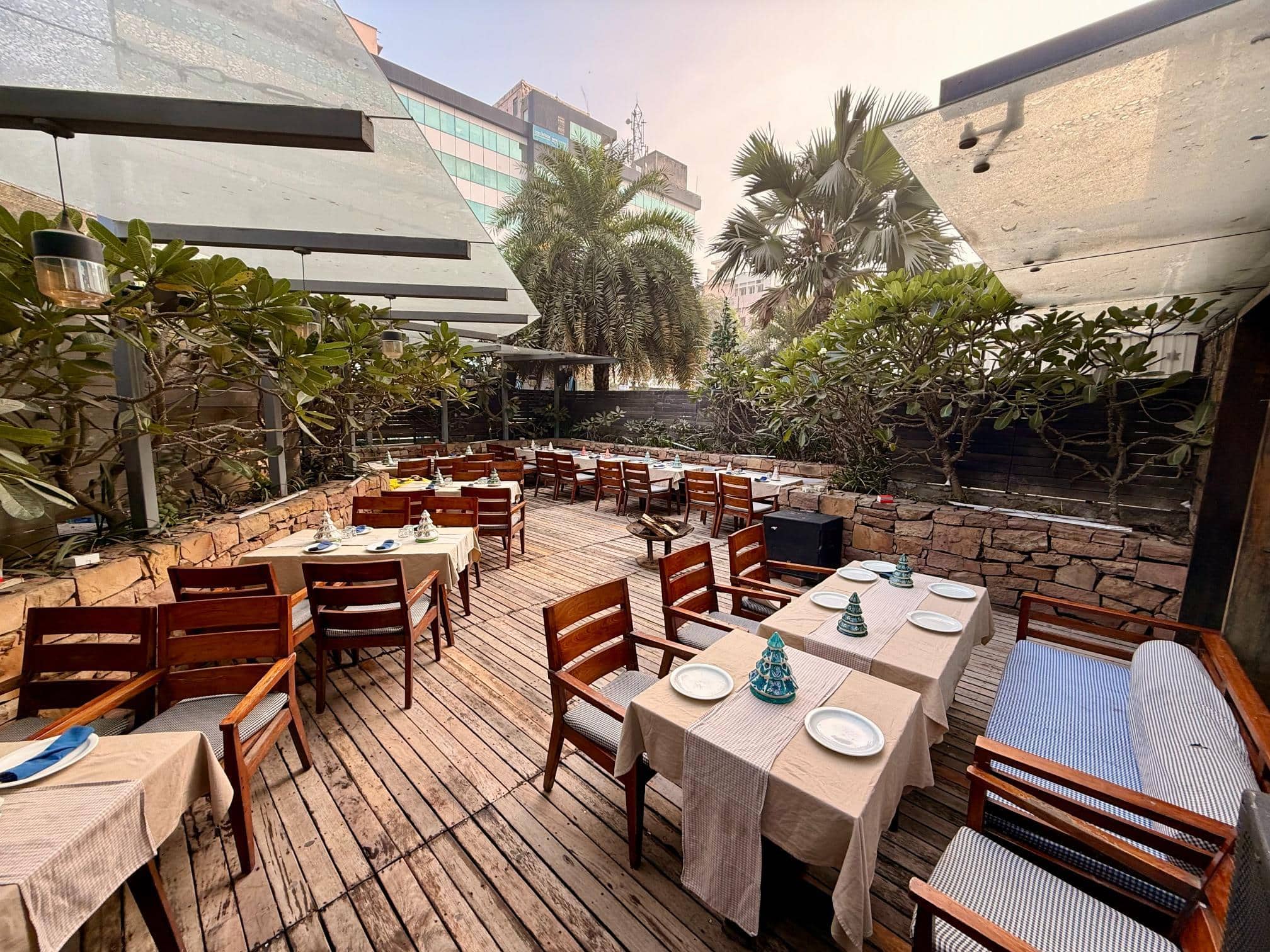 24 hour dining, 24 hour restaurants, late night restaurants, all day dining, breakfast spots, lunch restaurants, dinner restaurants - Woodpecker - img1