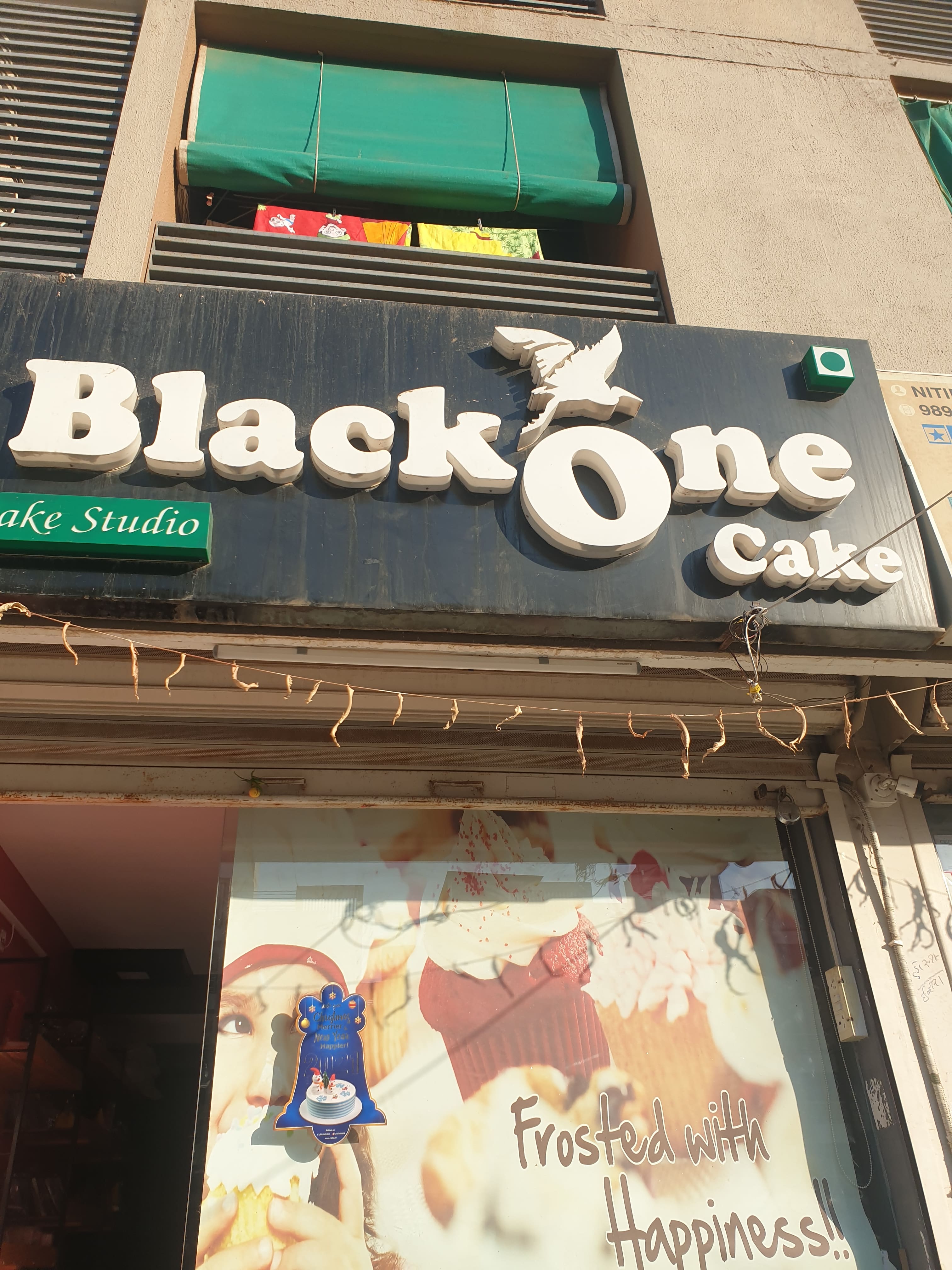 Black one hotsell cake shop ahmedabad