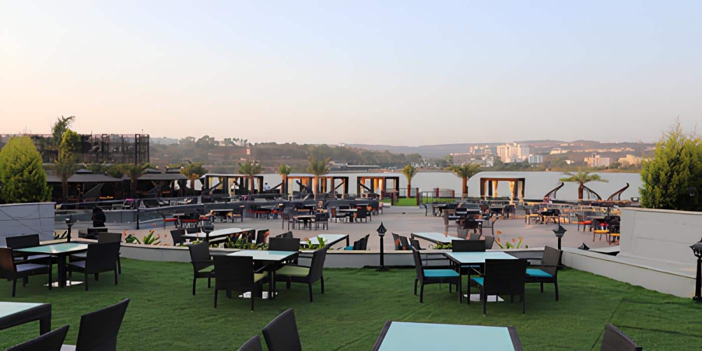 24 Carat Lounge & Bar image