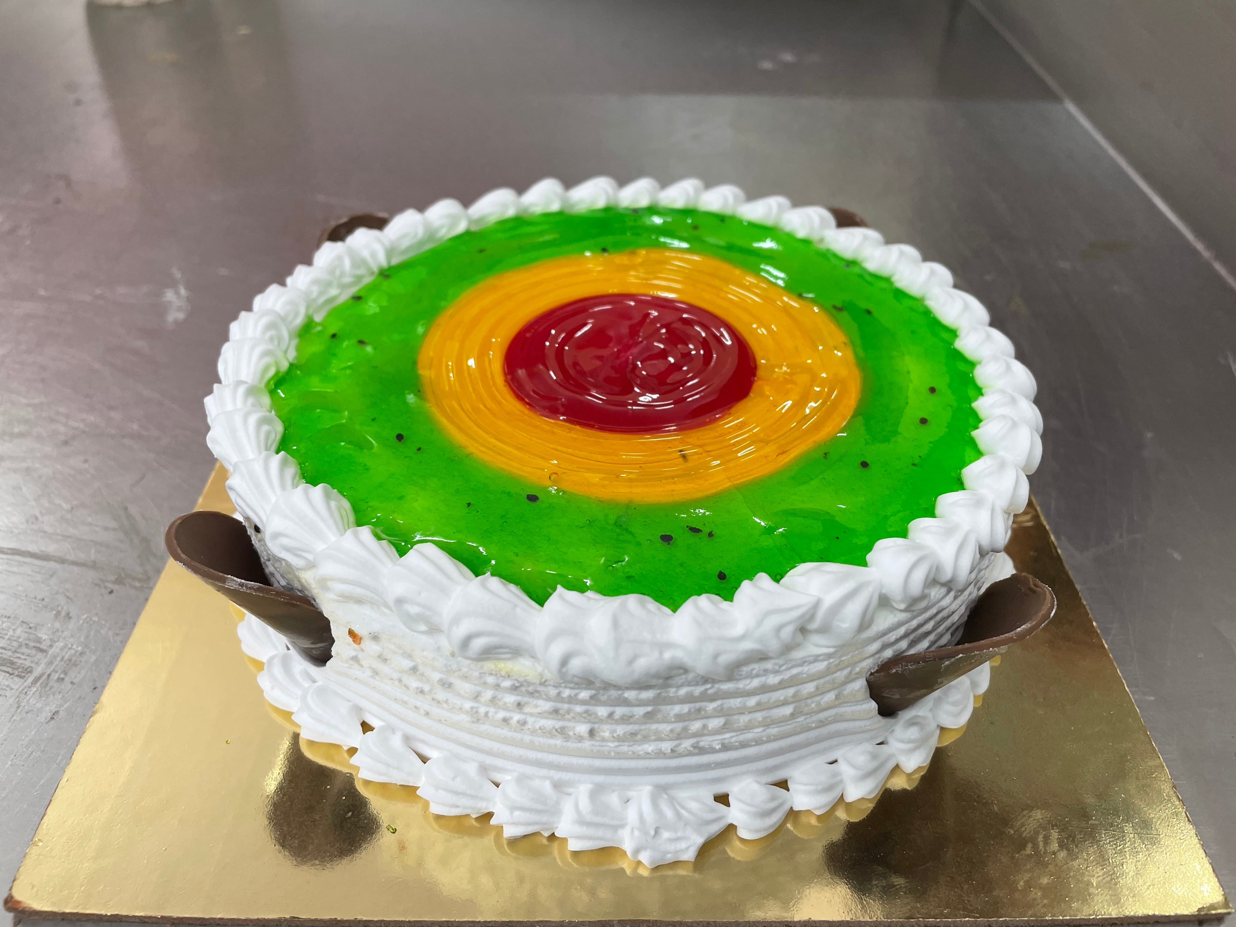Pin by Mariana Mora Gómez on postres deliciosos | Mirror glaze cake,  Cupcake cakes, Cake decorating tips