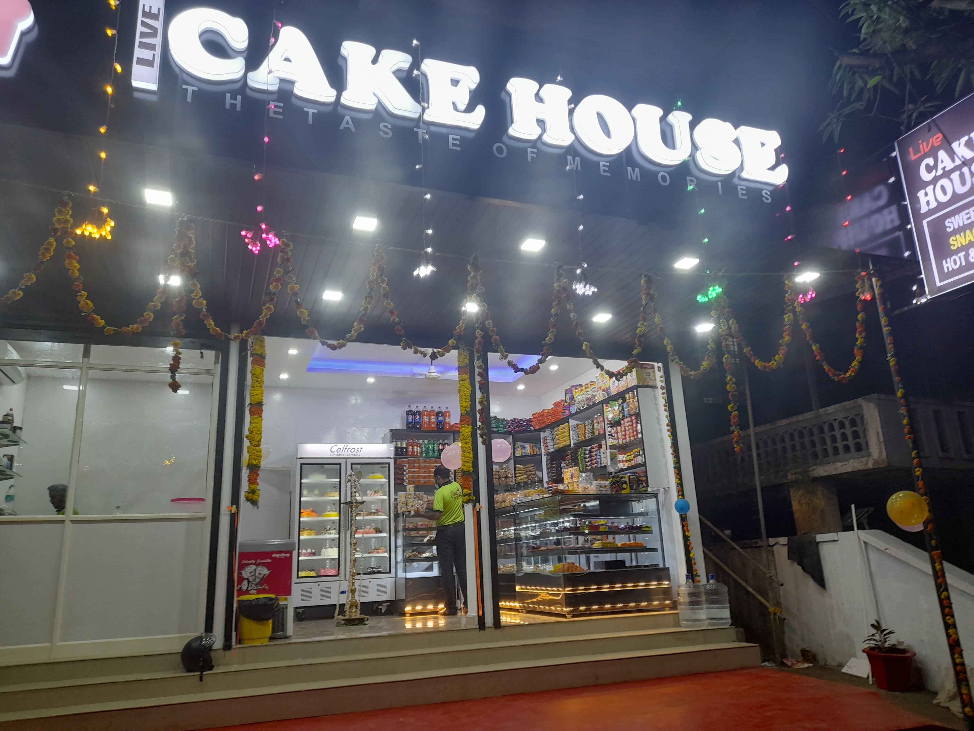 Live Cake Company in Akota Vadodara | Order Food Online | Swiggy