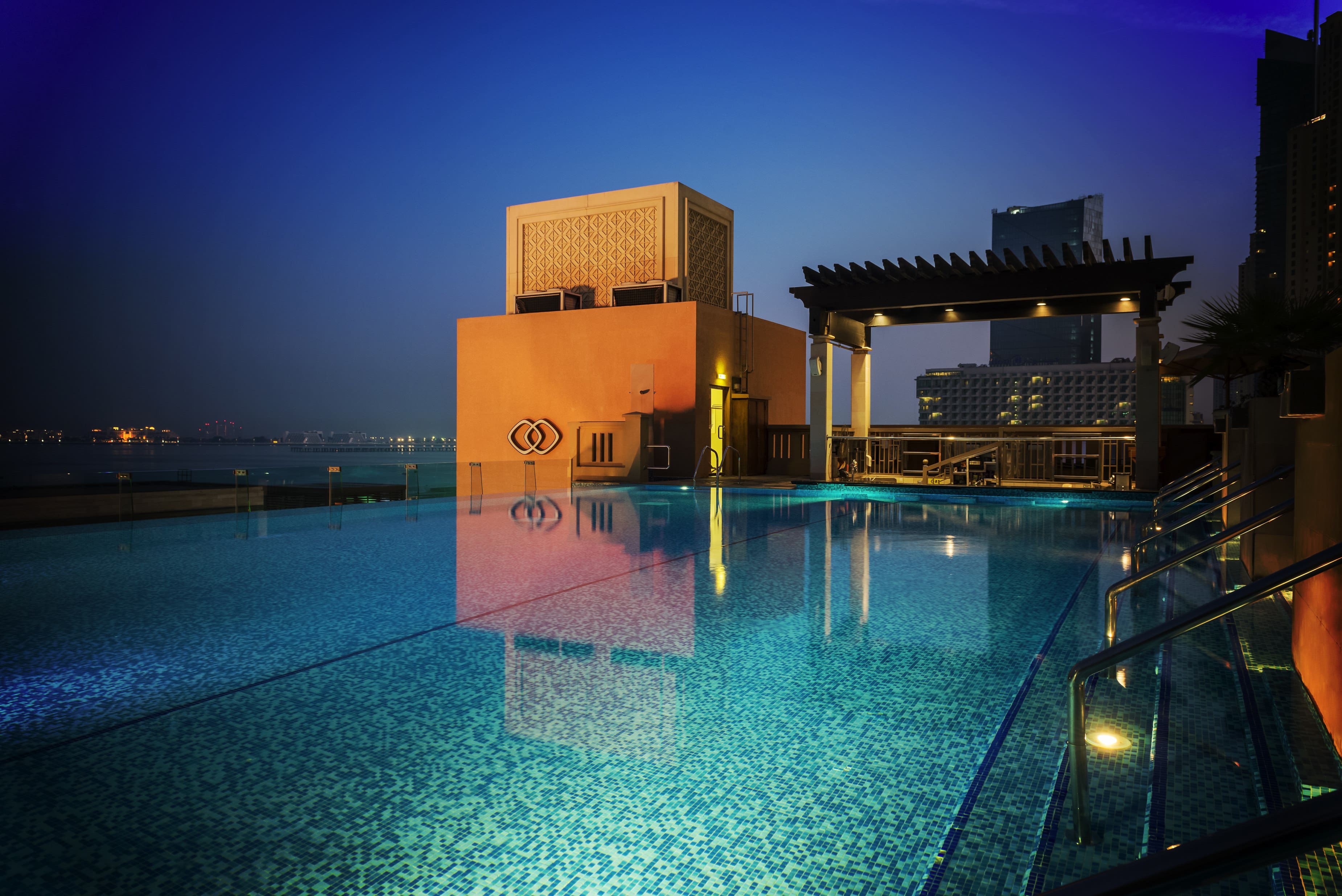 Infini Pool Lounge Sofitel Dubai Jumeirah Beach, Jumeirah Beach