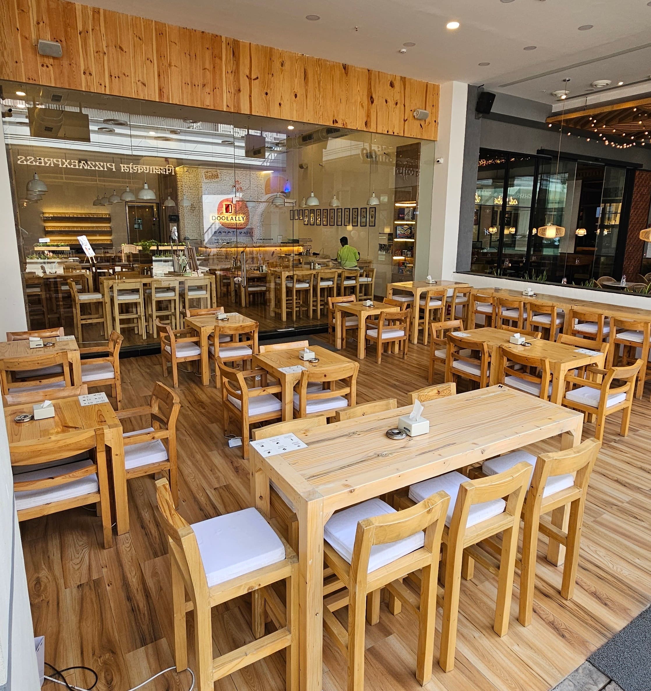microbreweries, microbreweries near me, craft beer, breweries with food, breweries with food near me, brewery restaurant near me - Doolally Taproom - img5