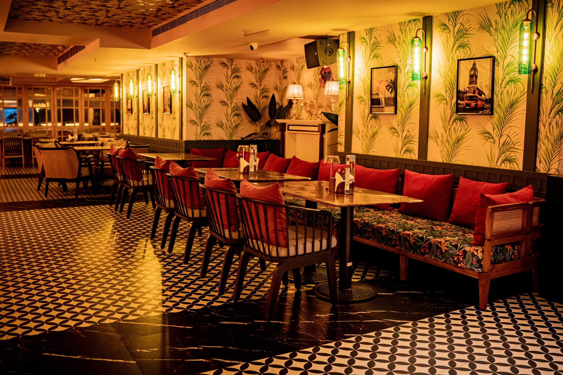 cocktails, mocktails, mojito, pina colada, margarita, sangria, negroni, espresso martini, old fashioned, happy hour - The Black Cat Lounge - img1