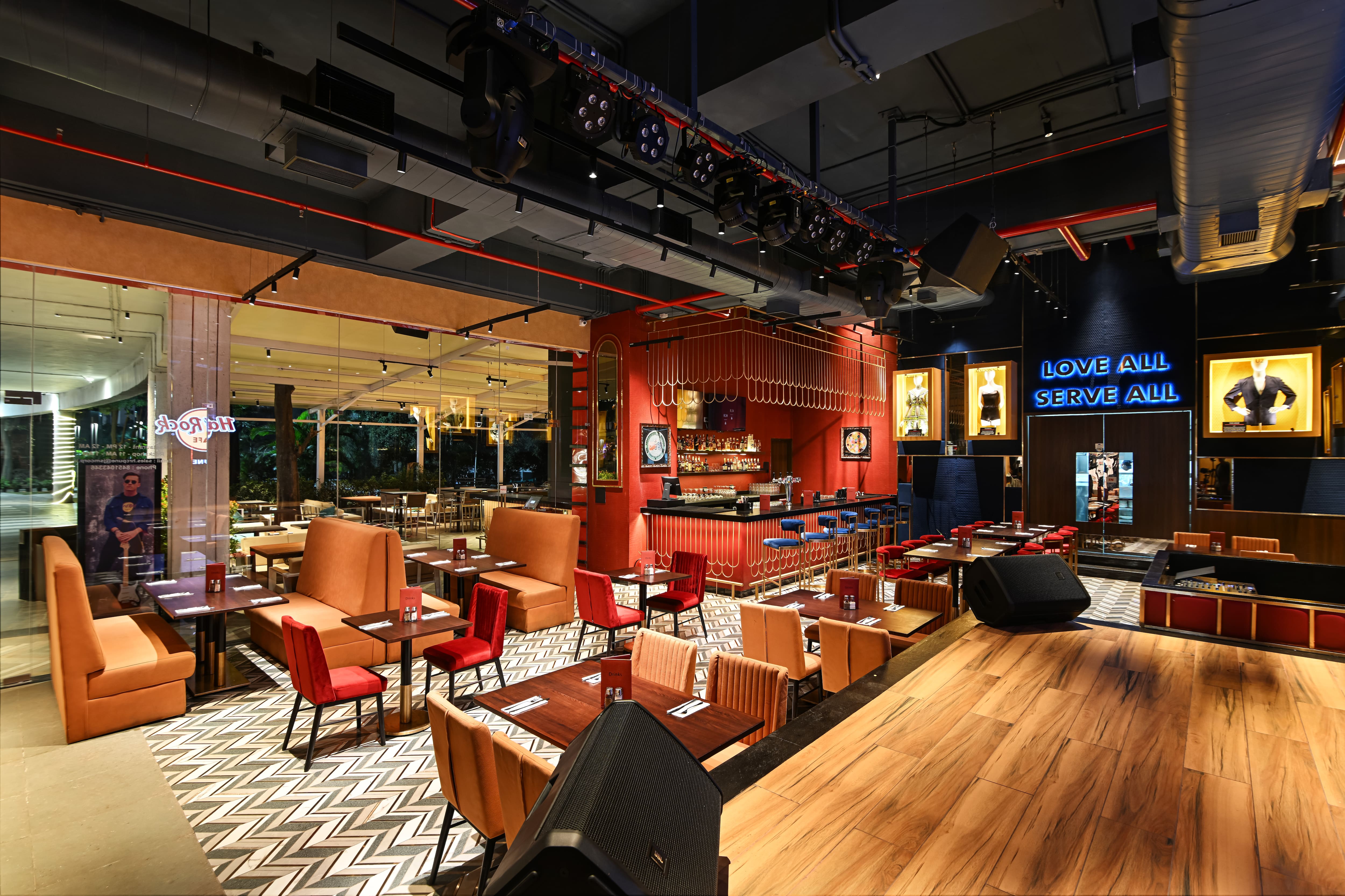 American restaurants, American food, burgers, steaks, sandwiches, American chopsuey - Hard Rock Cafe - img4