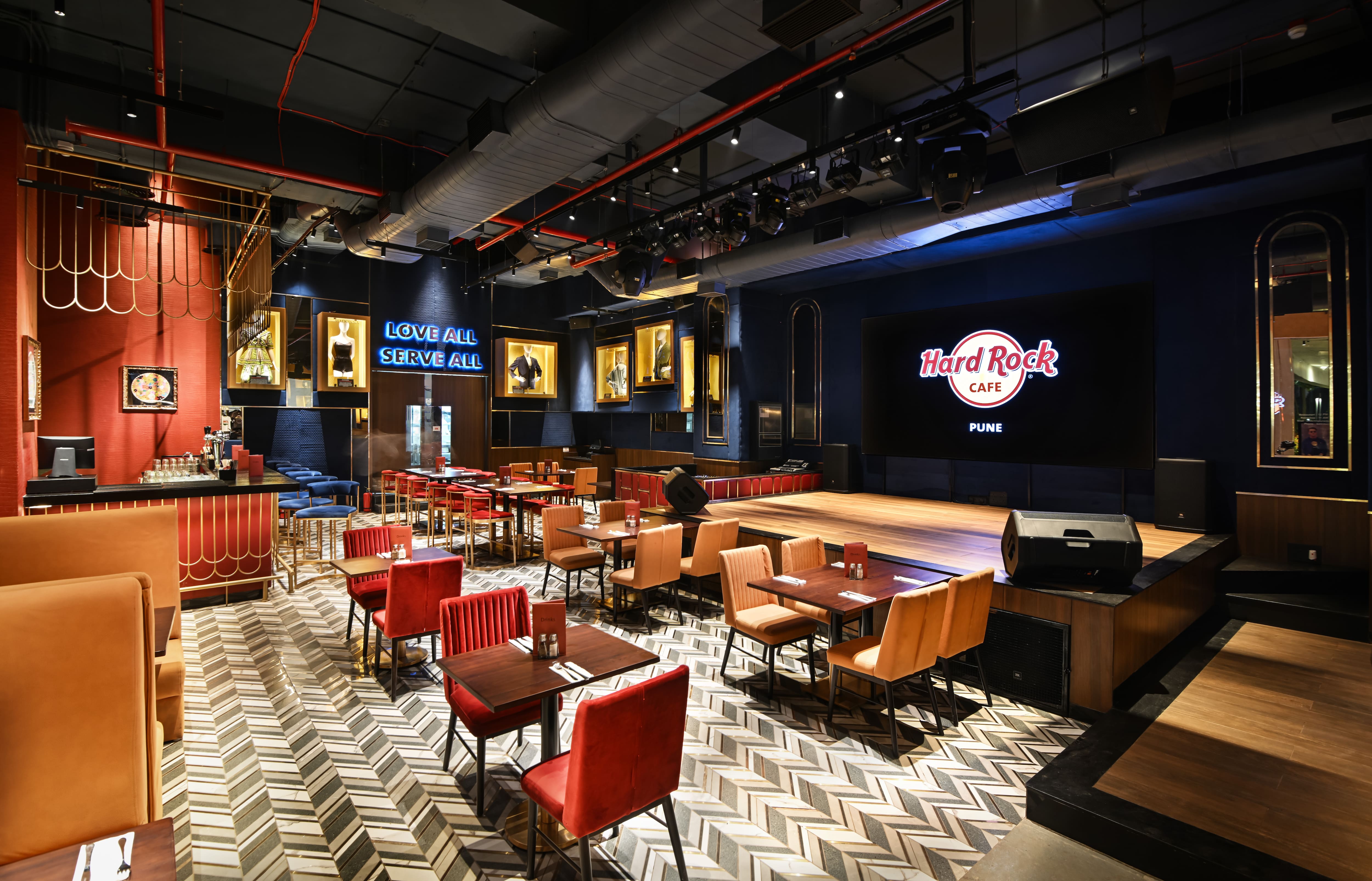 American restaurants, American food, burgers, steaks, sandwiches, American chopsuey - Hard Rock Cafe - img3
