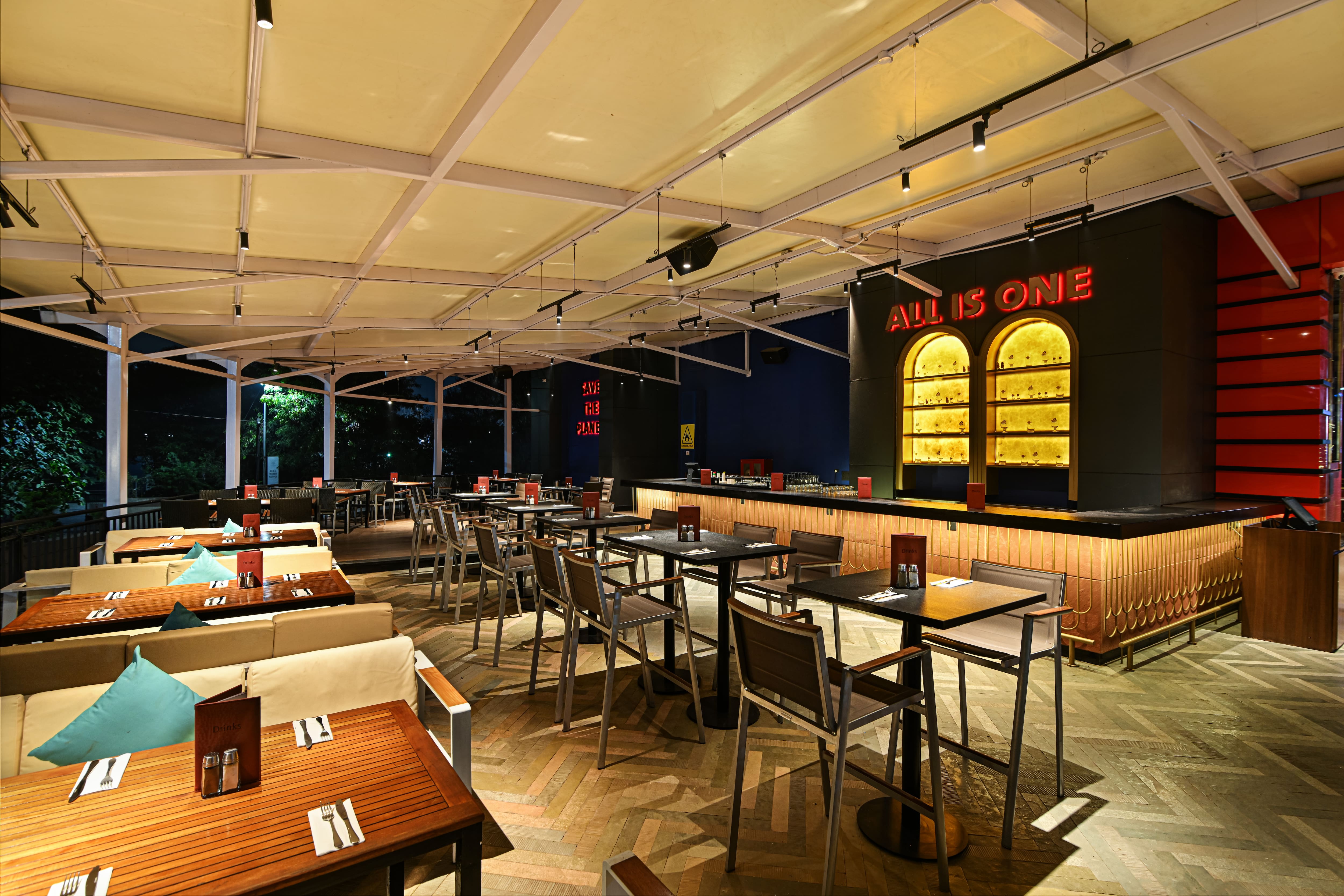 American restaurants, American food, burgers, steaks, sandwiches, American chopsuey - Hard Rock Cafe - img2