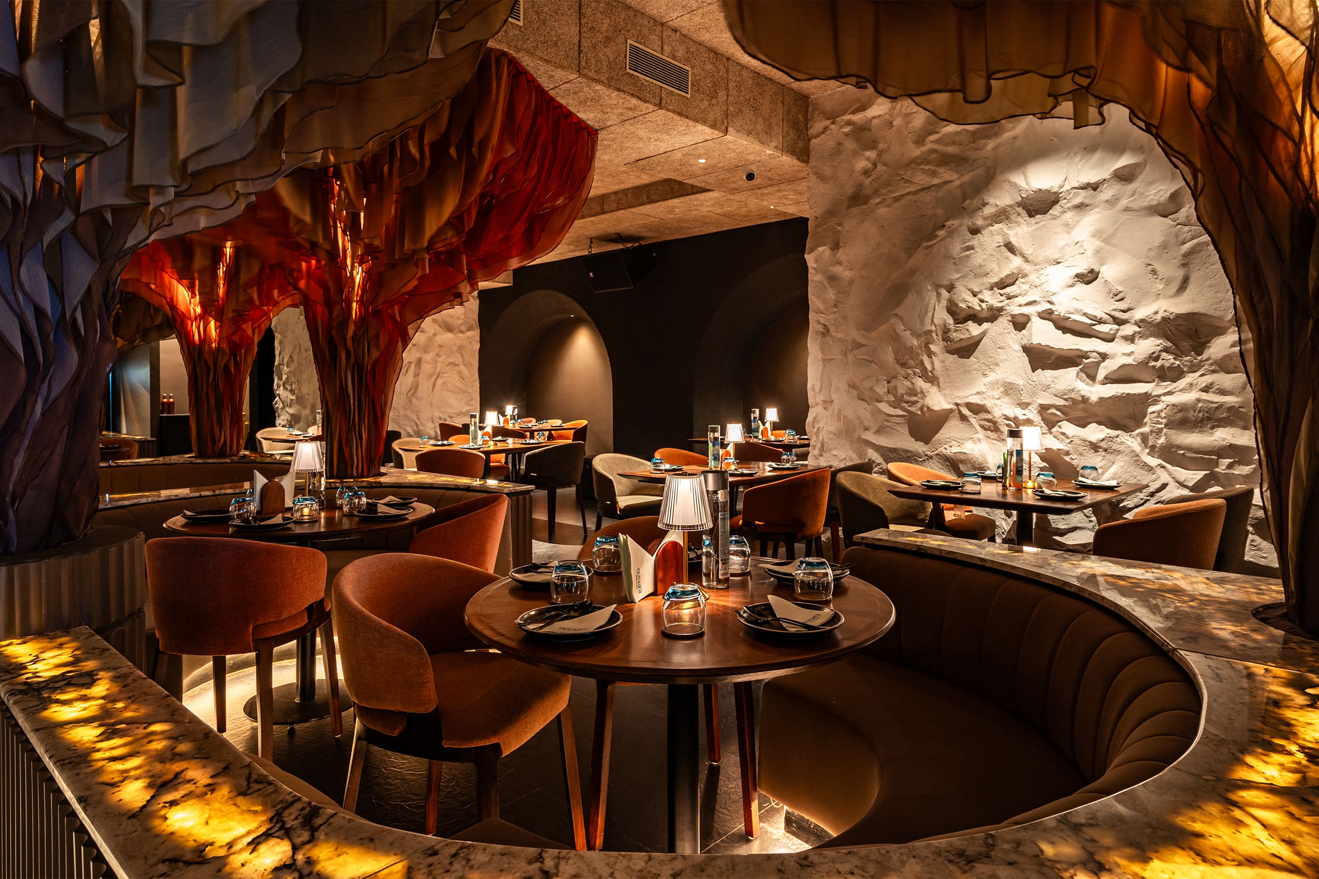 late night restaurants, late night food, late night dining, 24 hour restaurants, midnight food, late night cafes, night cafes, late night eateries, late night bars - Novaara - img1