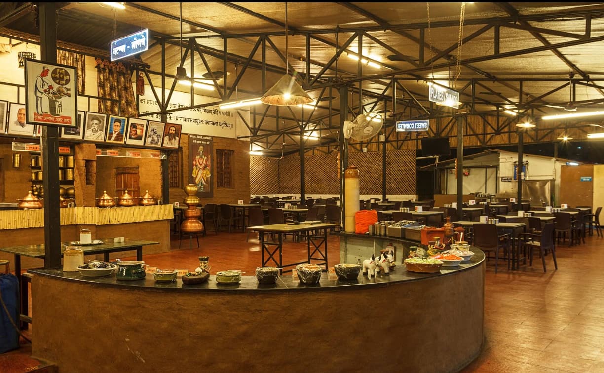 maharashtrian thali, veg thali, puran poli, bhakri, vegetarian restaurants - Vishnuji Ki Rasoi - img5