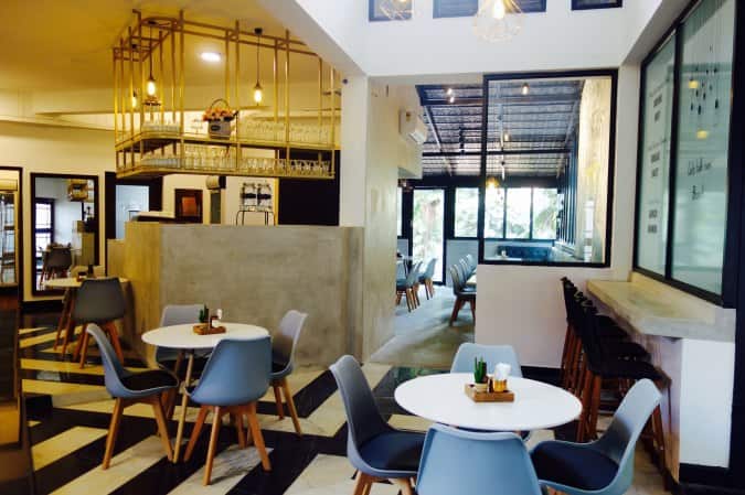 Meraki Cafe by Drawing Hands Studio is as airy and vibrant as the garden  surrounding it - ELLE DECOR