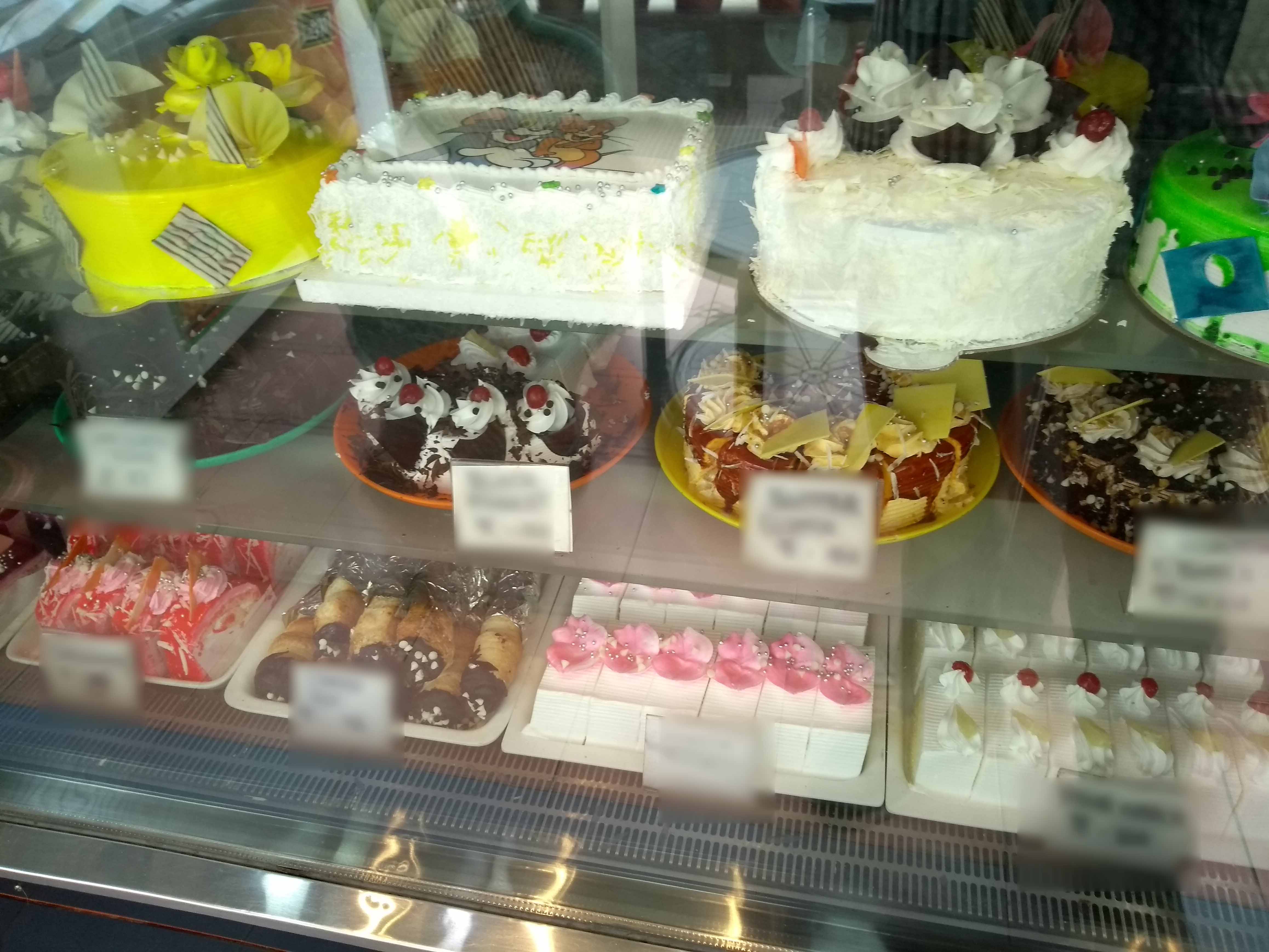 Arome Bakery - cakes - Picture of Aroma Bakery Euro Trade Centre, Hong Kong  - Tripadvisor