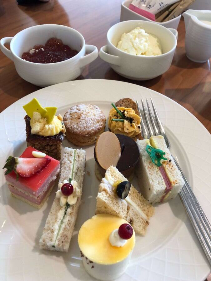 Club Lounge - Habtoor Grand Resort, Autograph Collection, Jumeirah Beach  Residence (JBR), Dubai | Zomato