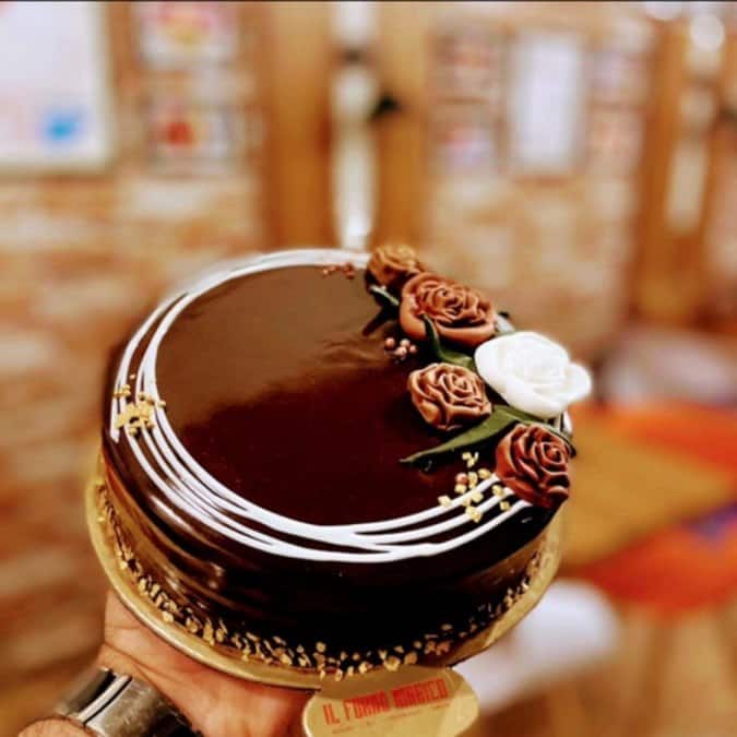 Samosa and Chai cake - Decorated Cake by Sweet Mantra - CakesDecor