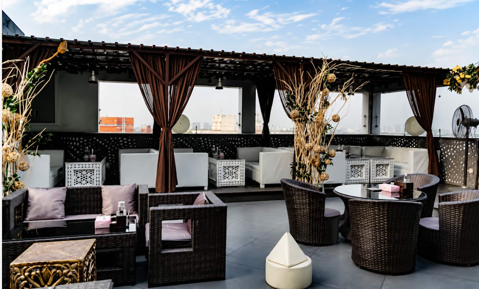 rooftop restaurants near me, rooftop restaurants, sky bar, best bars near me, rooftop bars - Glook The Sky Lounge - img1