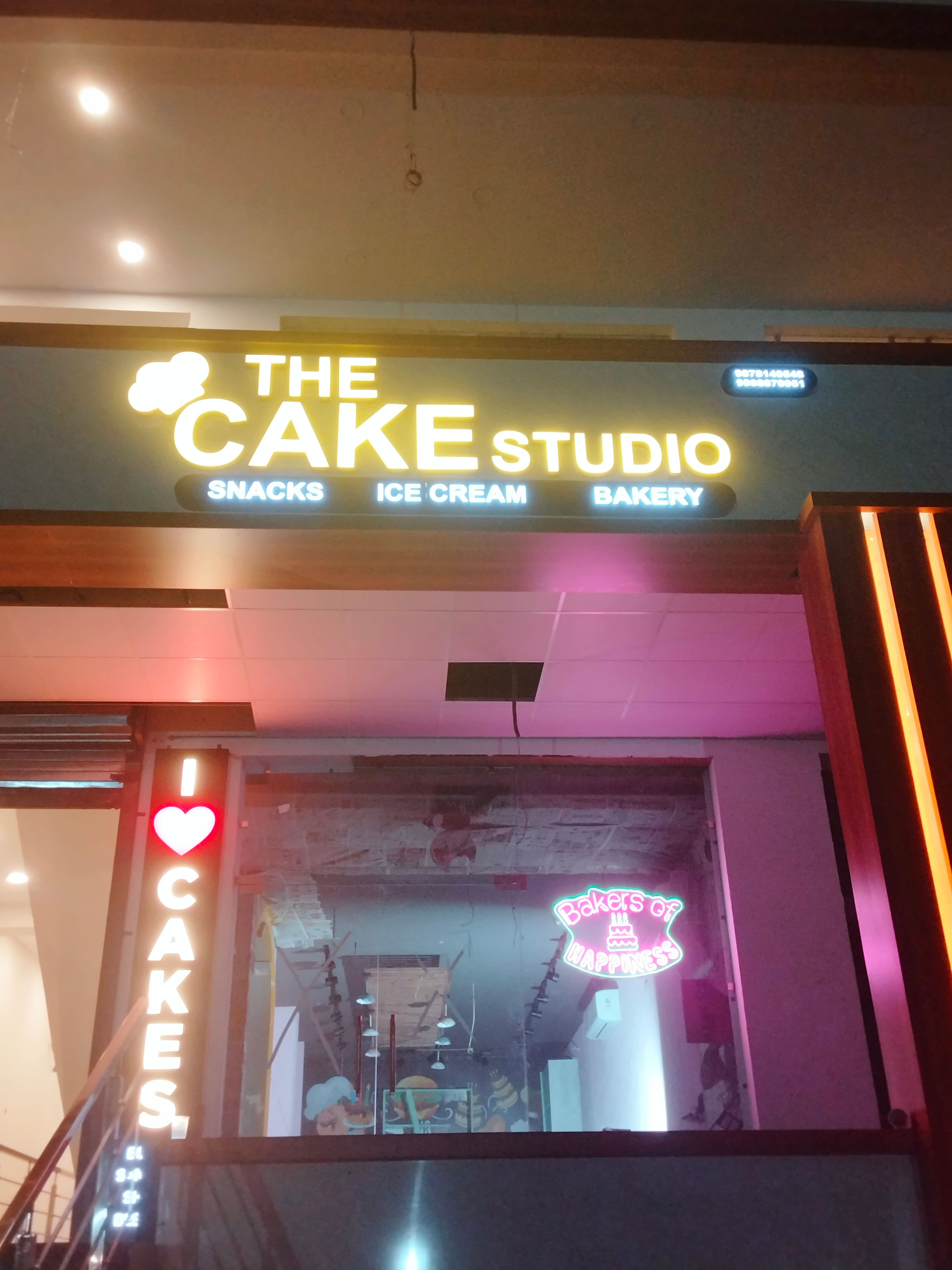 CUSTOM CAKES — Meringue Cake Studio