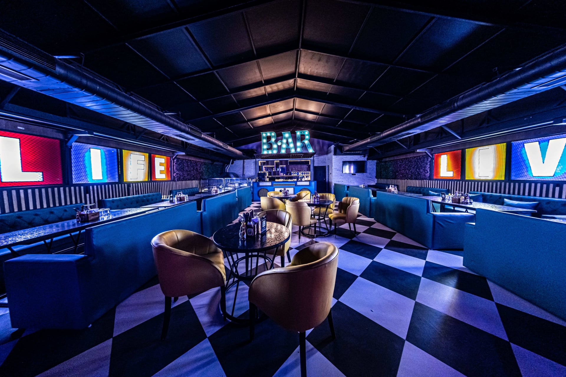 after parties, after party places, late night parties, nightlife, late night bars, nightclubs, party places, pubs, dance clubs, late night restaurants - Kala Ghoda - img1