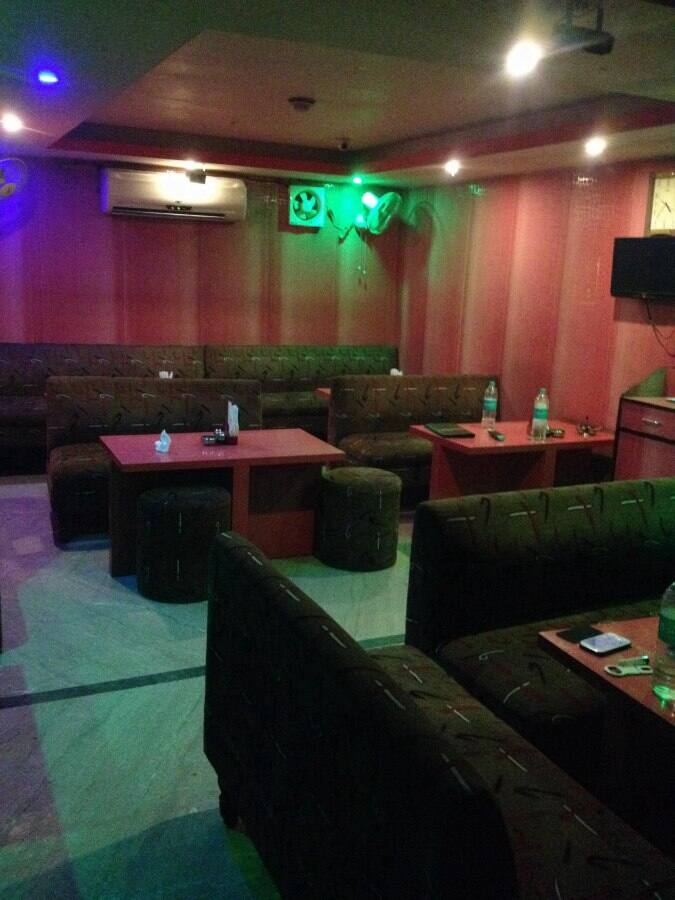 Ulaaas Bar cum Restaurant, Chinar Park, Kolkata Zomato