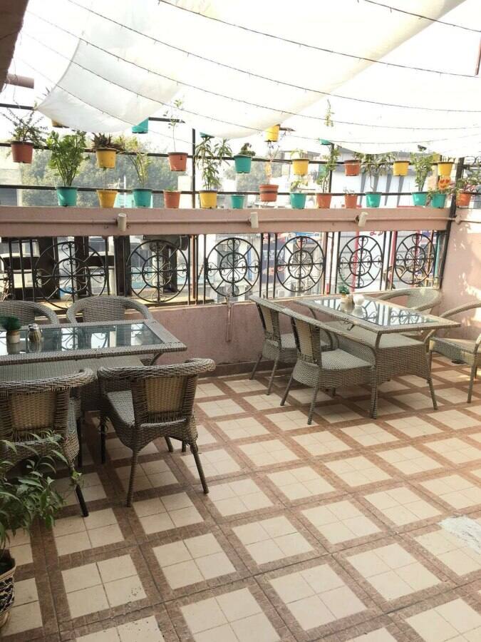 Book table and online reservation at The Vintage Avenue, Delhi
