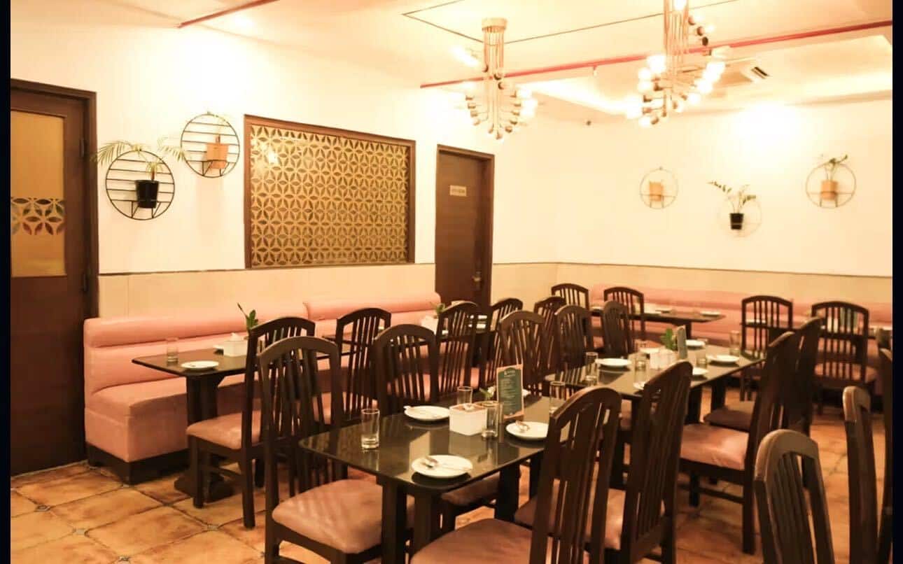 veg restaurants, vegetarian restaurants, family restaurants, veg restaurants near me, vegetarian food, north indian food, thali, paneer, dosa, chole bhature - Govardhan Vegetarian - img1