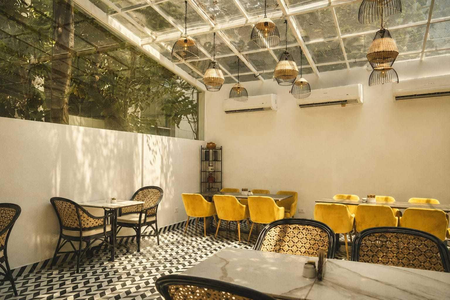cafes, outdoor cafe near me, outdoor cafes, cafe outdoor seating, cafe with outdoor seating near me - The Brew Room - img4