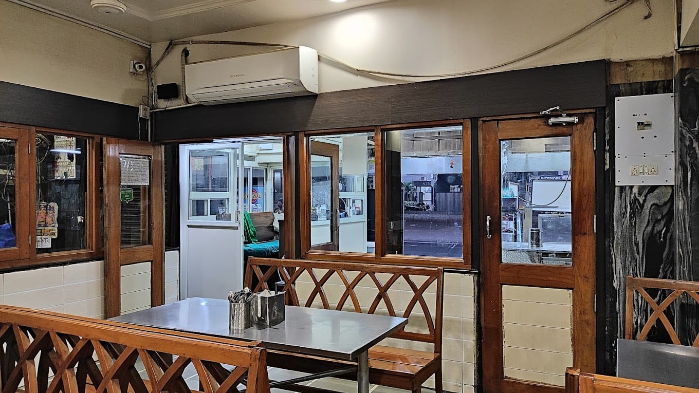 breakfast restaurant near me, breakfast cafe near me - Oshwal - img1