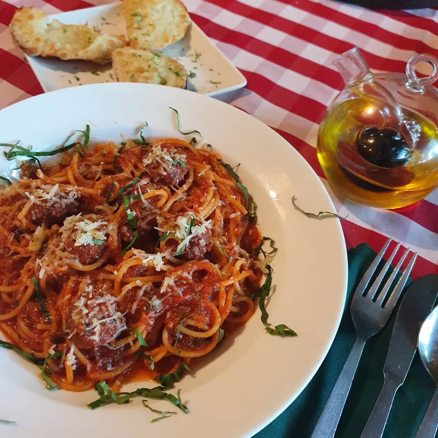 pizza, best pizza, pizza slice, pepperoni pizza, wood fired pizza, artisanal pizza, deep dish pizza, new york style pizza, pizza deals - Tuscany Gardens - img4