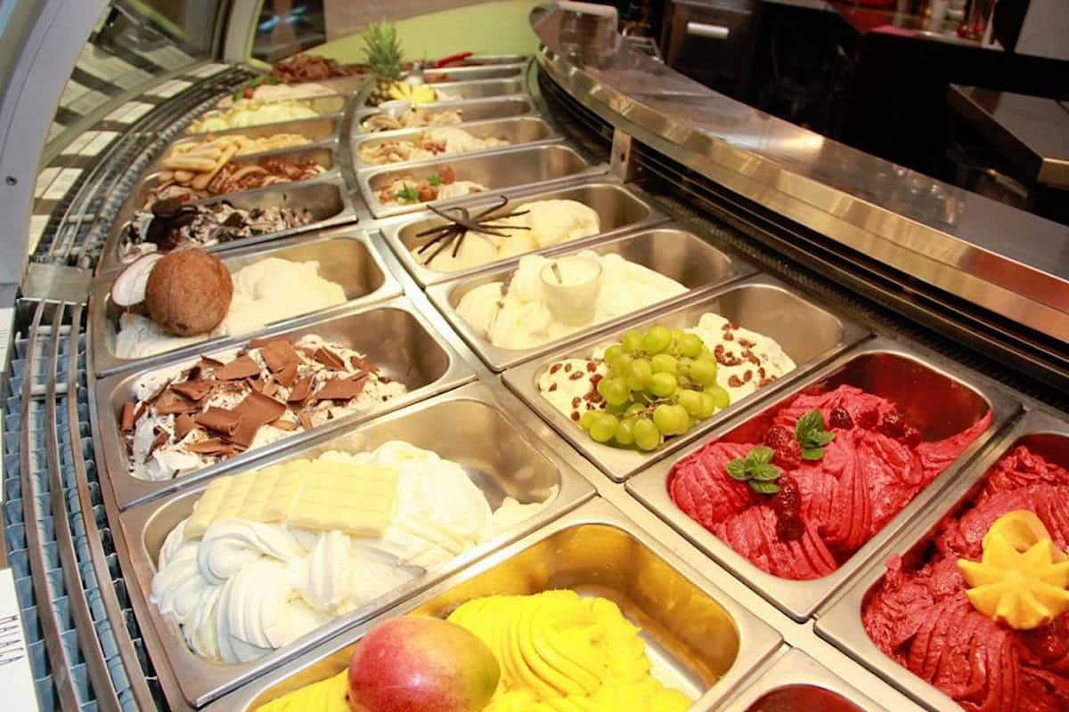 Скачай мороженщик много много. Много мороженого. Очень много мороженого. Мороженое в отеле. Магазин "мороженое".