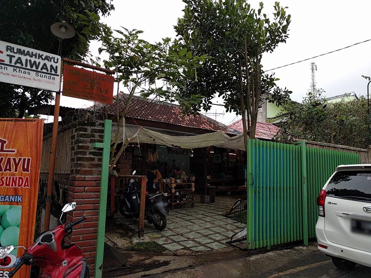 Download Rumah Makan Kayu Lembang Background