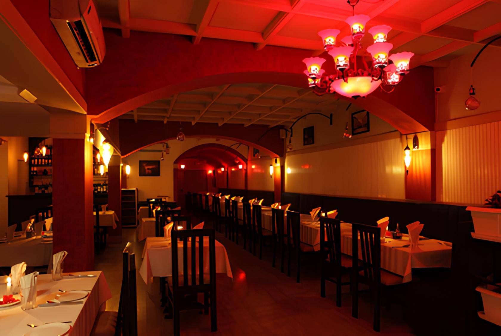 italian restaurants, italian food, pasta restaurants, italian fine dining, romantic italian restaurants, italian restaurants for date night, date night restaurants, pasta - Bologna - img5