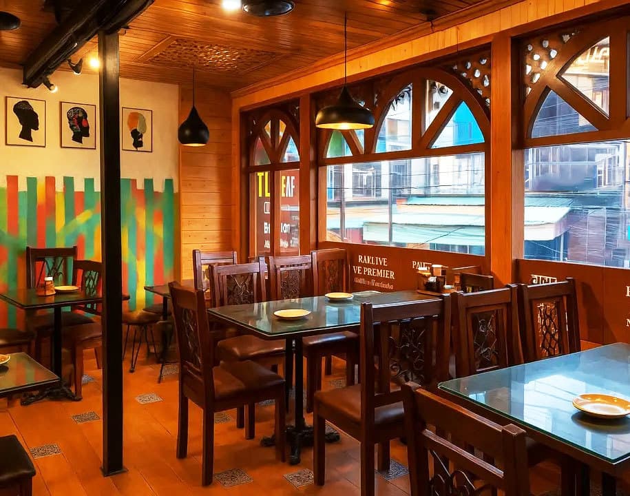 restaurants on Mall Road, Mall Road food, must try restaurants, local food, popular restaurants, cafes, street food, family restaurants, rooftop restaurants - Urban Turban - img1