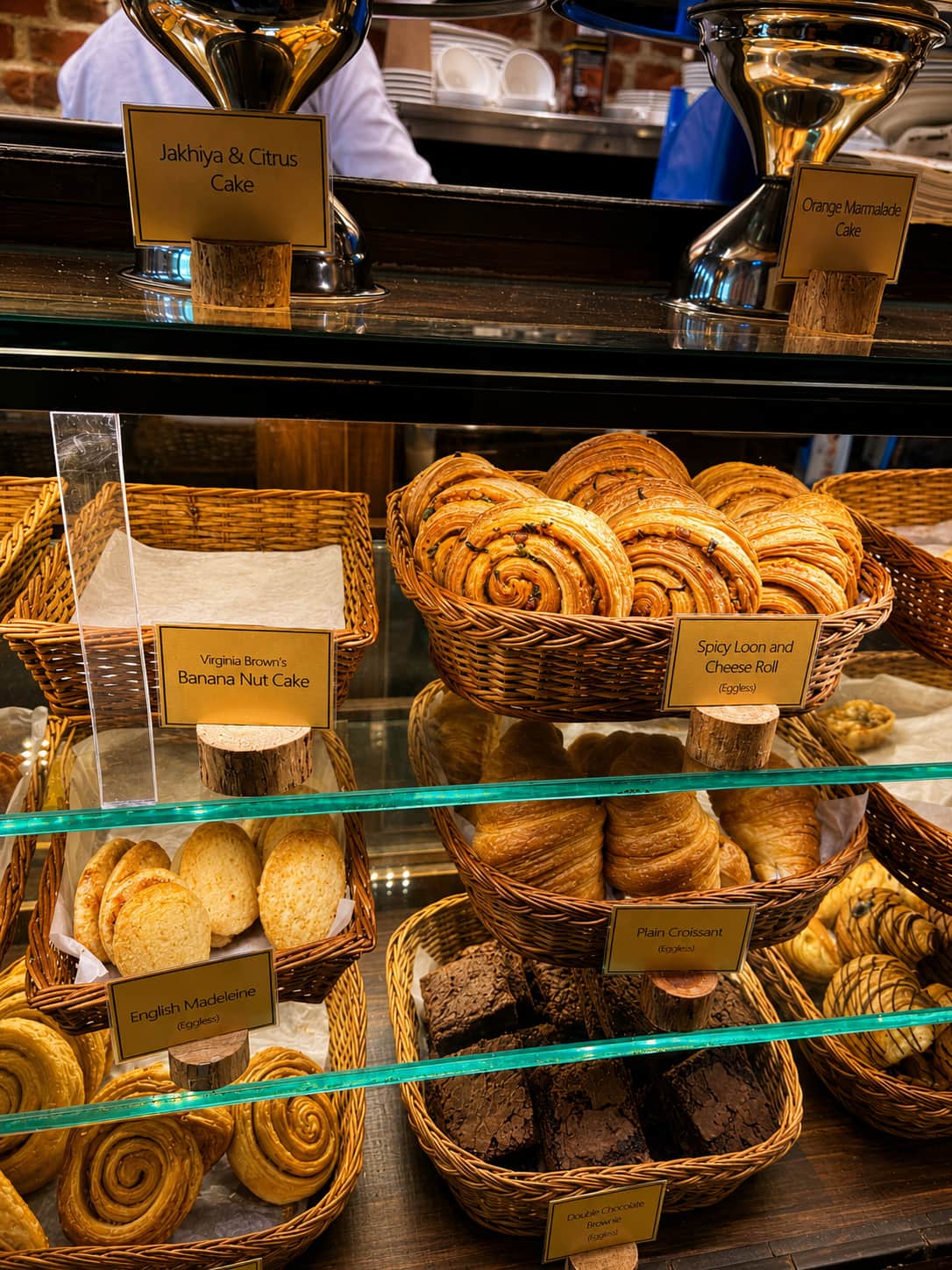backpacker-friendly restaurants, budget-friendly restaurants, cafes, cheap eats, local eateries, casual dining, hostels with cafes - Landour Bakehouse - img4